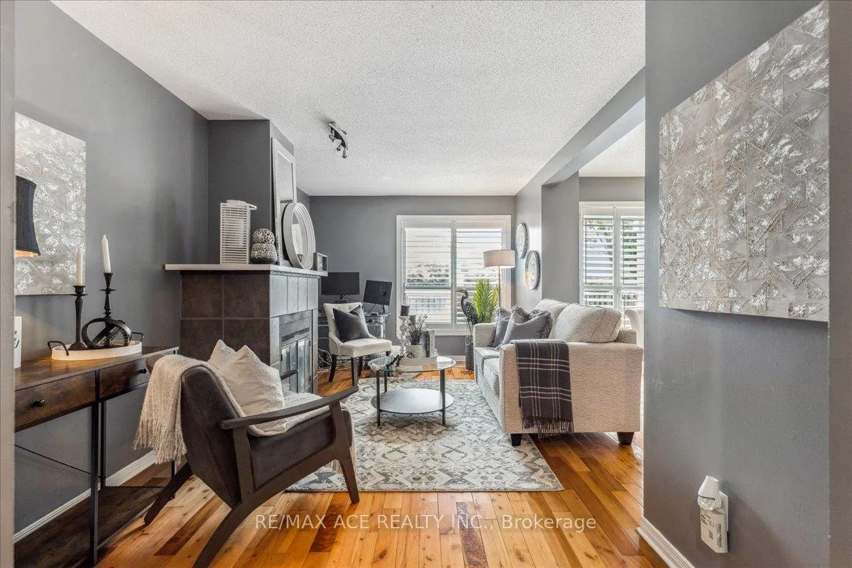 Photo 8 of Unit 8, 1330 Trowbridge Drive, Oshawa, Centennial — HOMEH
