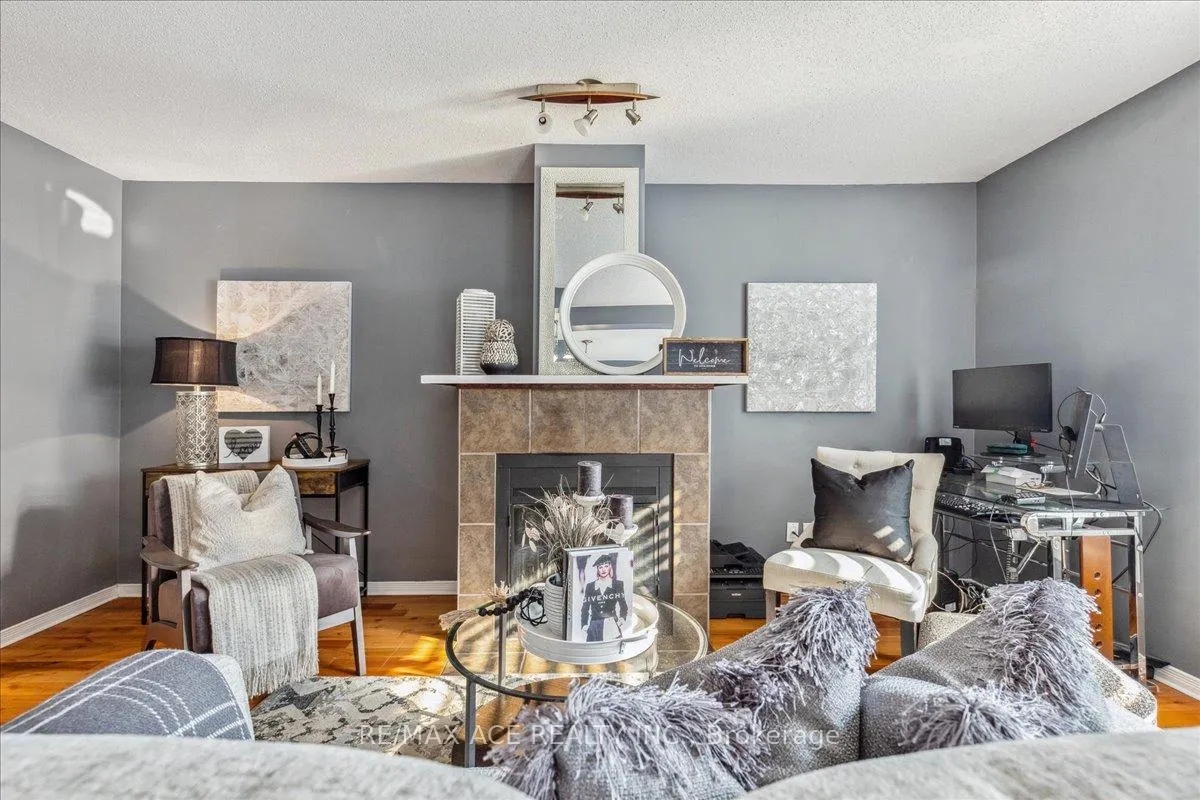 Photo 10 of Unit 8, 1330 Trowbridge Drive, Oshawa, Centennial — HOMEH