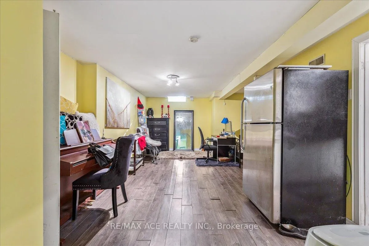 Photo 26 of Unit 8, 1330 Trowbridge Drive, Oshawa, Centennial — HOMEH
