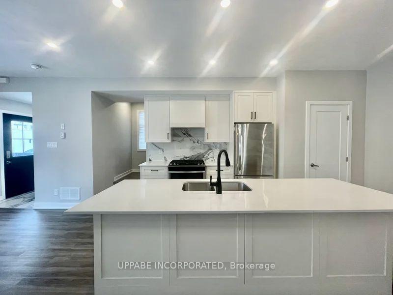 Photo 3 of Unit D, 681 Edison Avenue, Ottawa, Laurentianview — HOMEH