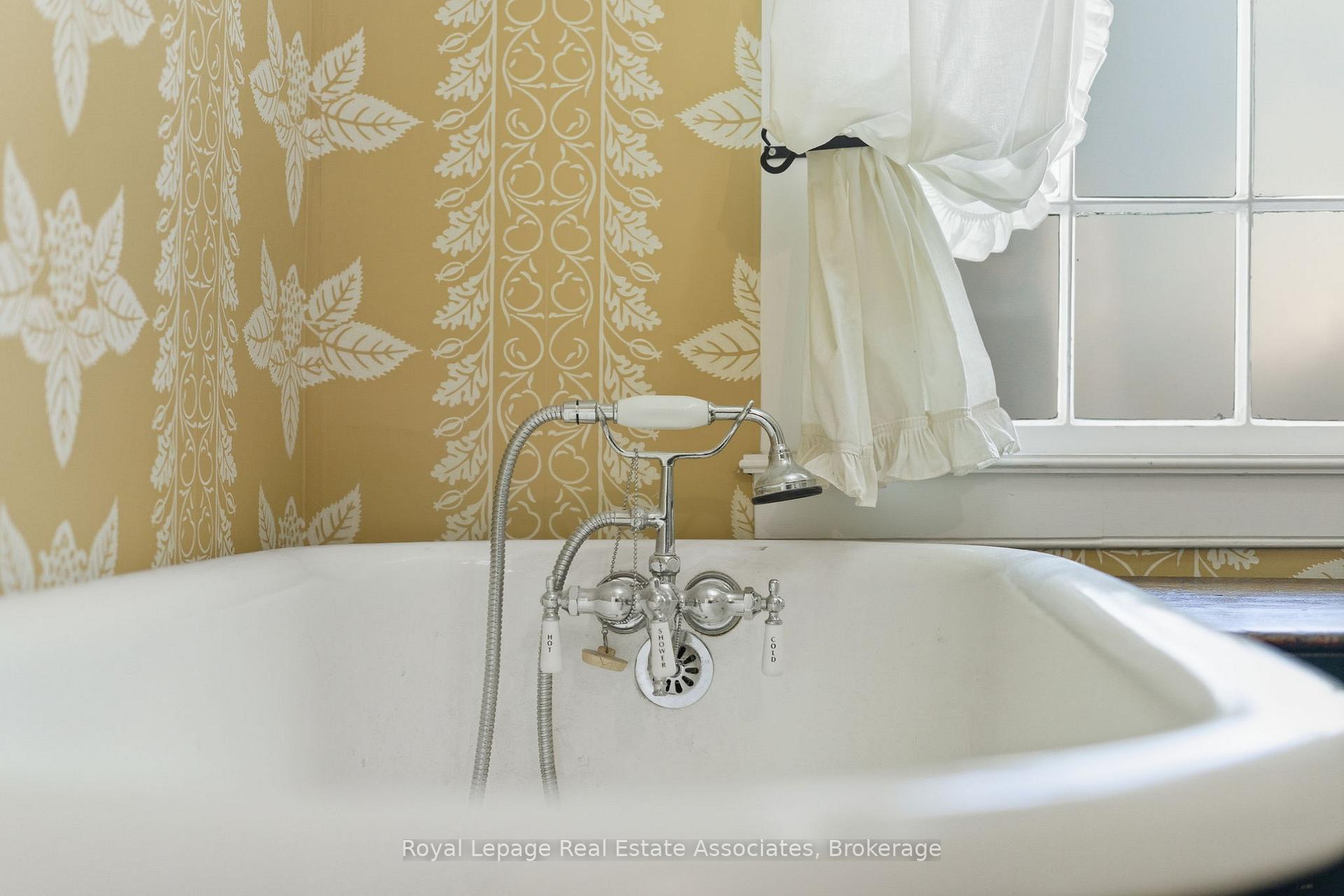 Photo 13 of 52 Grand River Street S, Brant, Paris — HOMEH