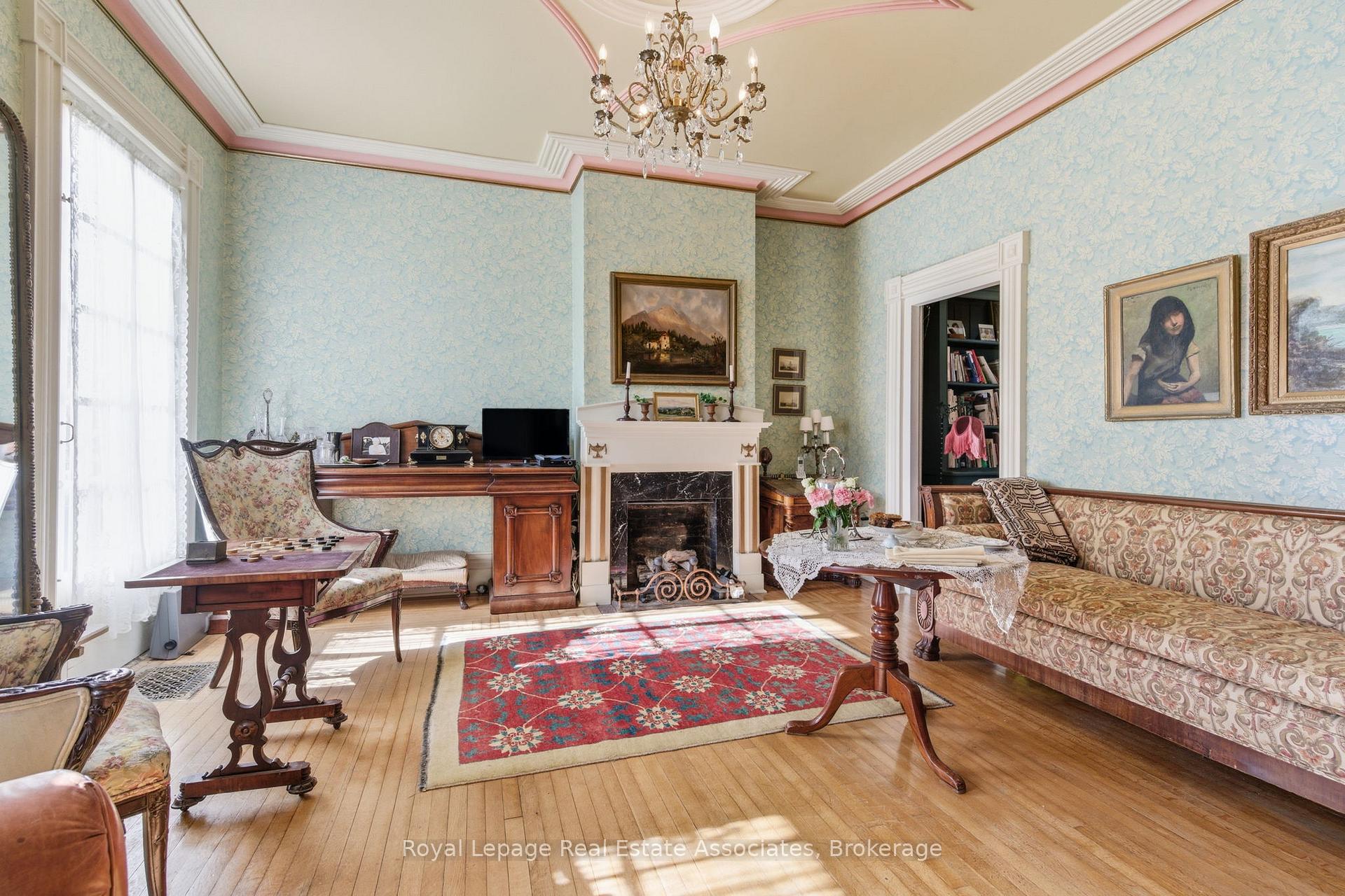 Photo 16 of 52 Grand River Street S, Brant, Paris — HOMEH