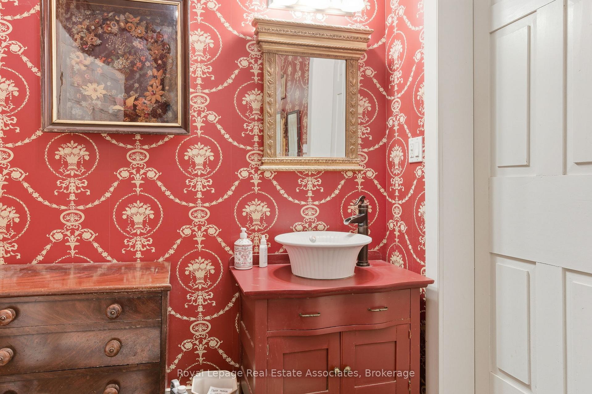 Photo 20 of 52 Grand River Street S, Brant, Paris — HOMEH