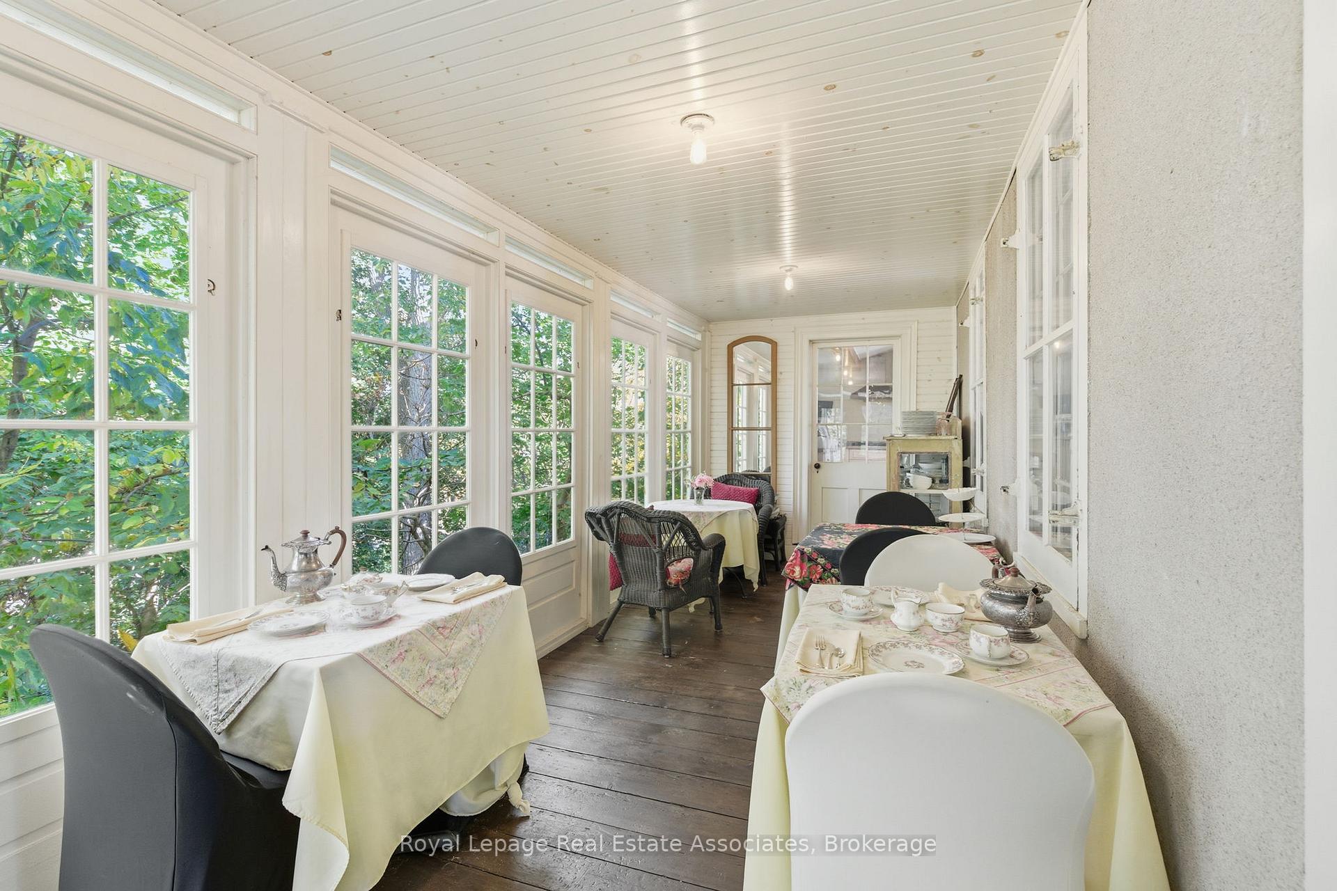Photo 21 of 52 Grand River Street S, Brant, Paris — HOMEH