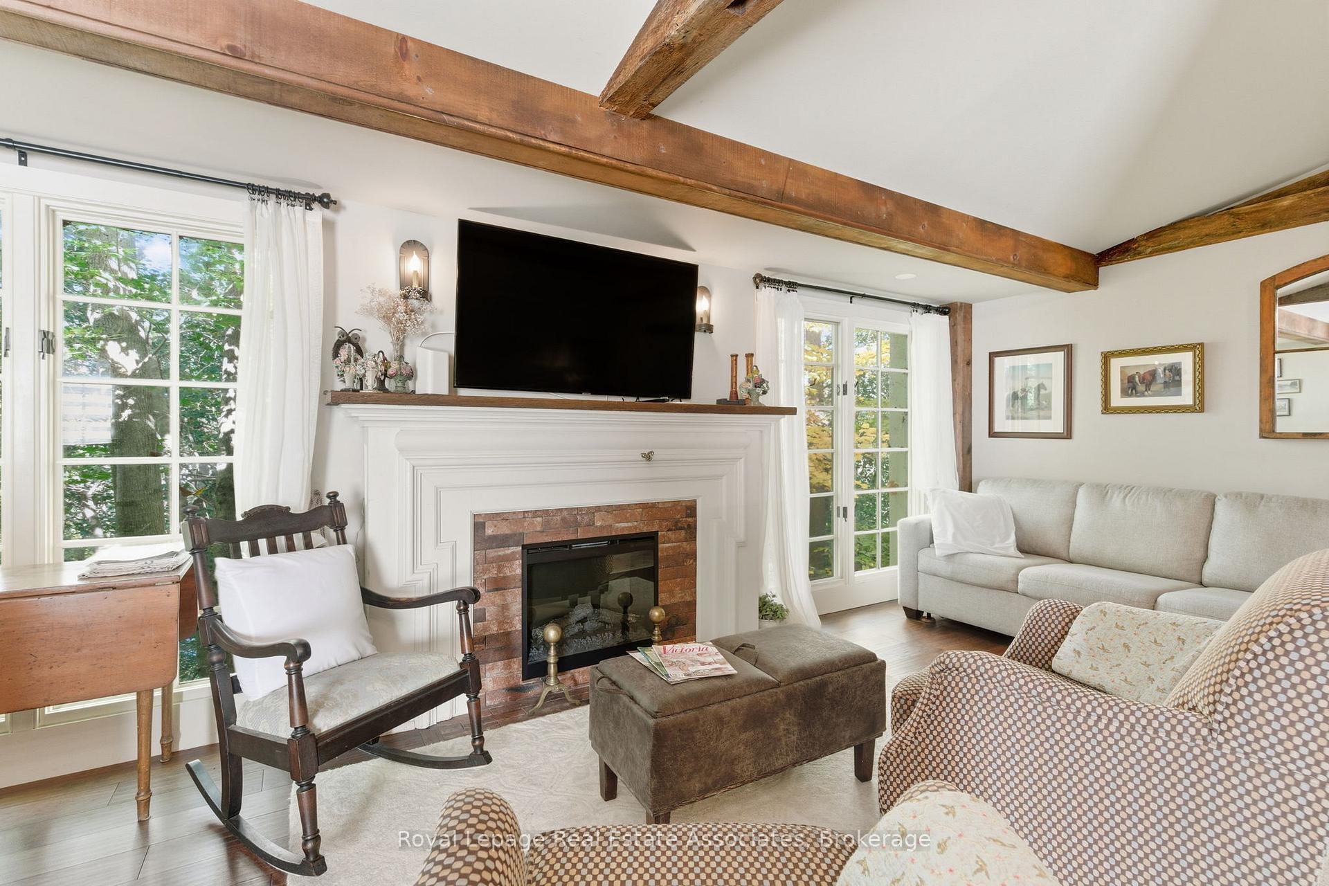 Photo 22 of 52 Grand River Street S, Brant, Paris — HOMEH