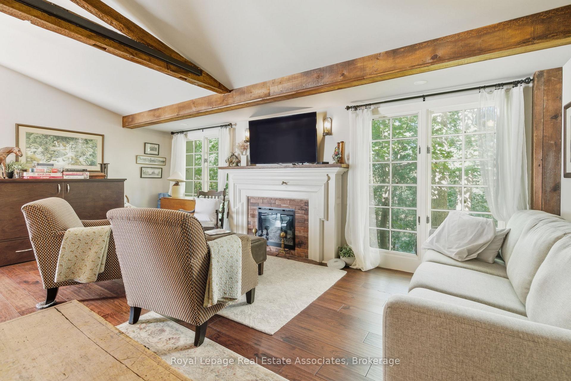 Photo 23 of 52 Grand River Street S, Brant, Paris — HOMEH