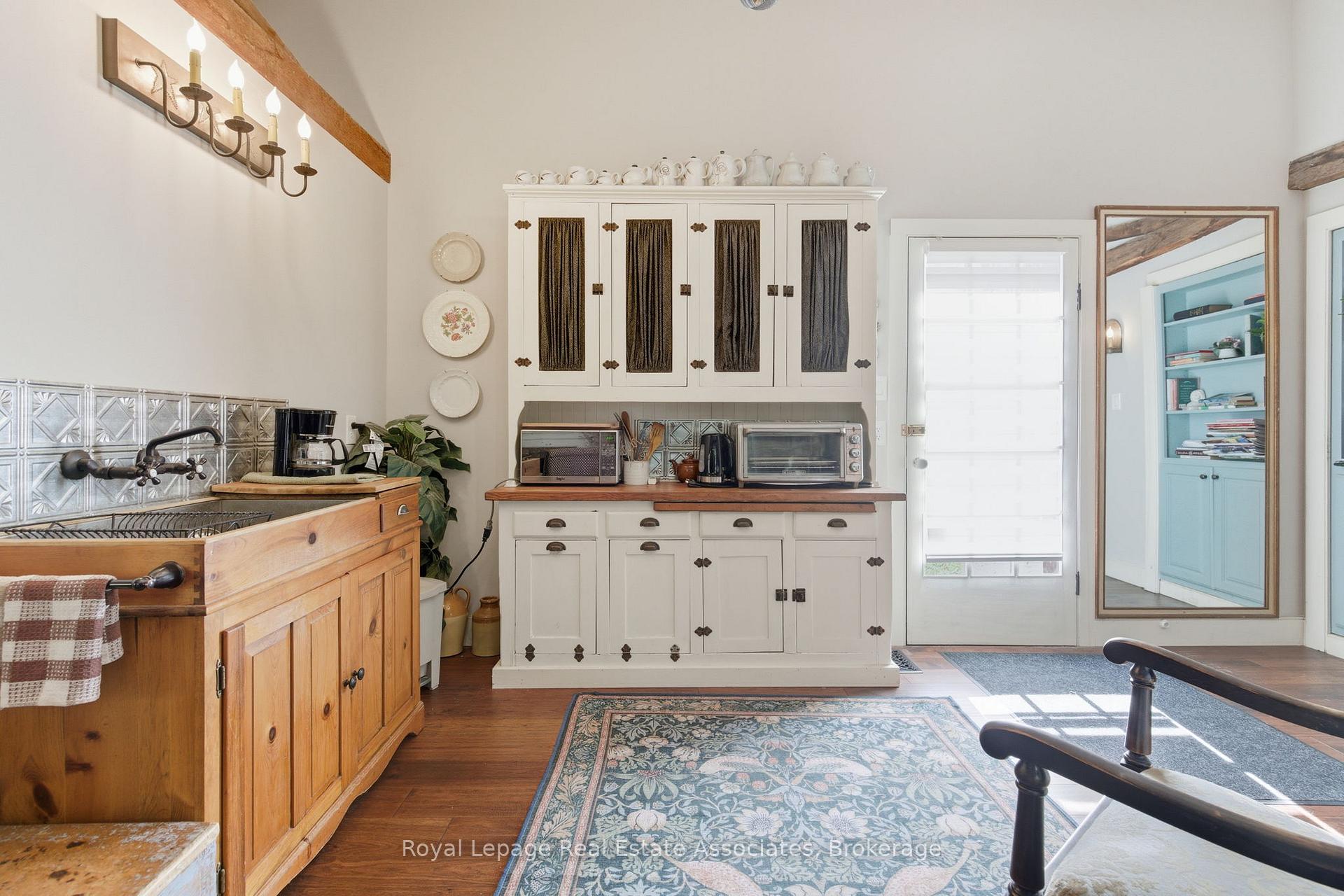 Photo 27 of 52 Grand River Street S, Brant, Paris — HOMEH