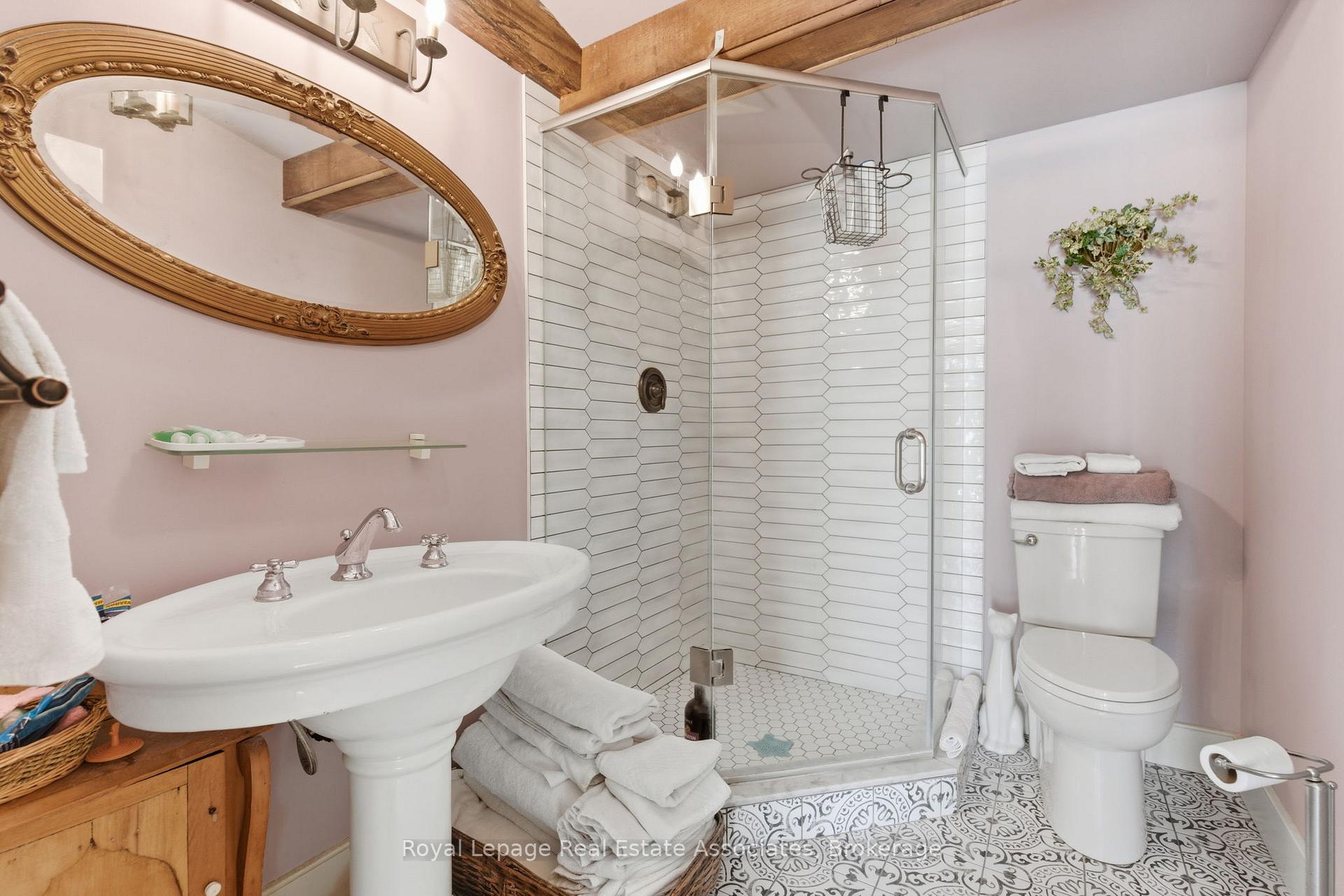 Photo 32 of 52 Grand River Street S, Brant, Paris — HOMEH