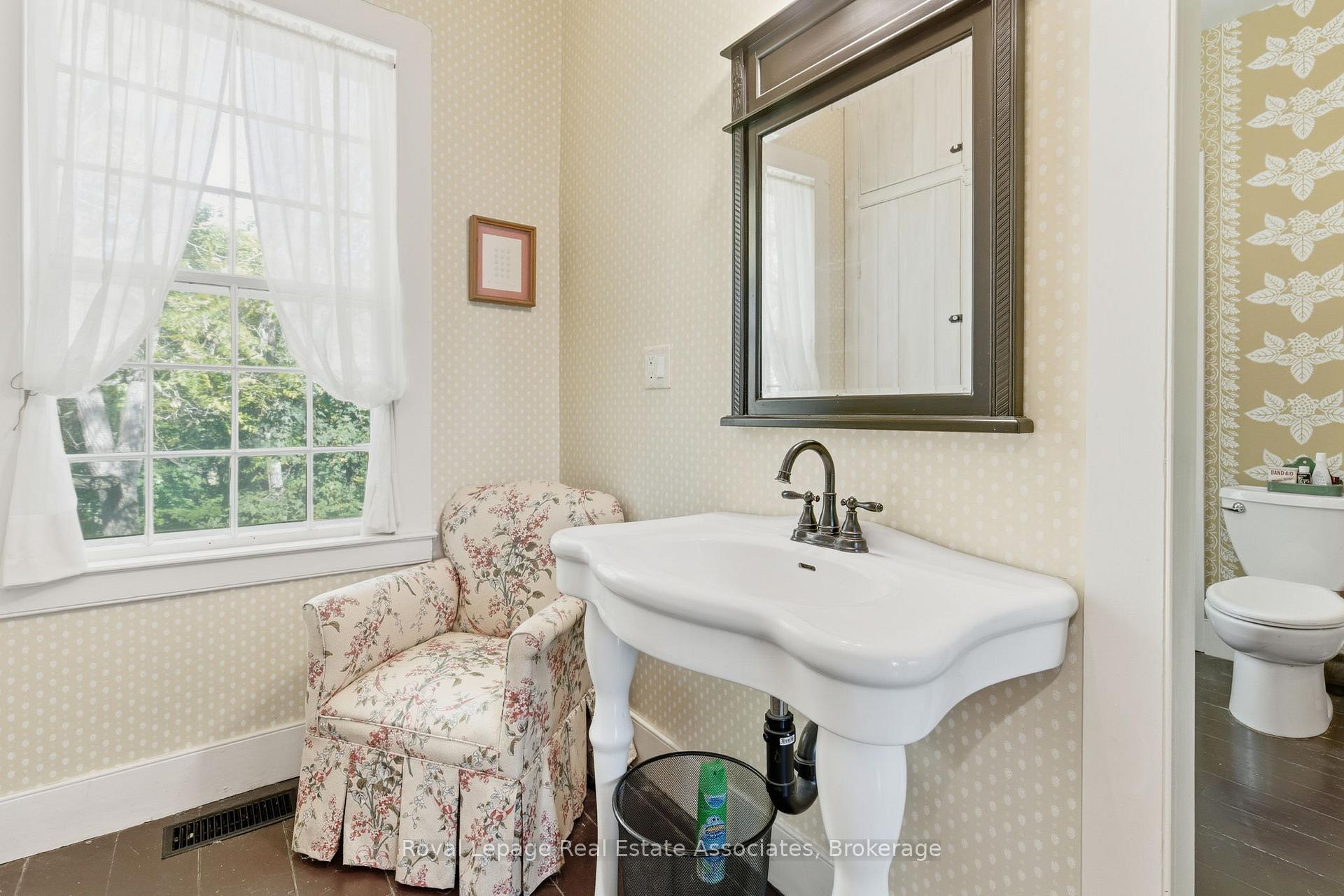 Photo 36 of 52 Grand River Street S, Brant, Paris — HOMEH