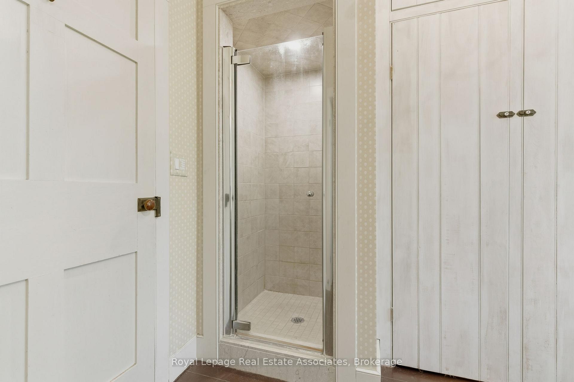 Photo 37 of 52 Grand River Street S, Brant, Paris — HOMEH