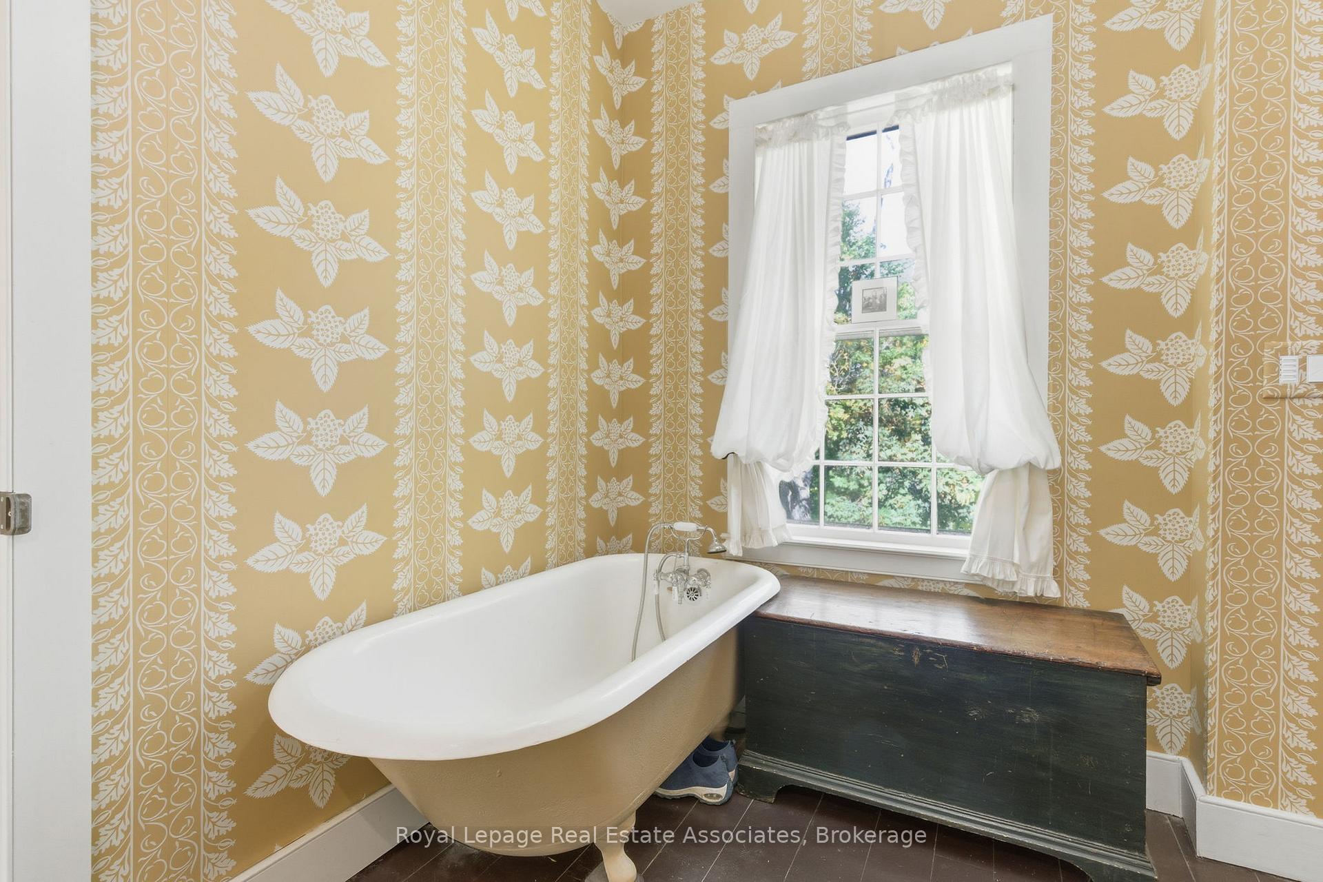 Photo 38 of 52 Grand River Street S, Brant, Paris — HOMEH
