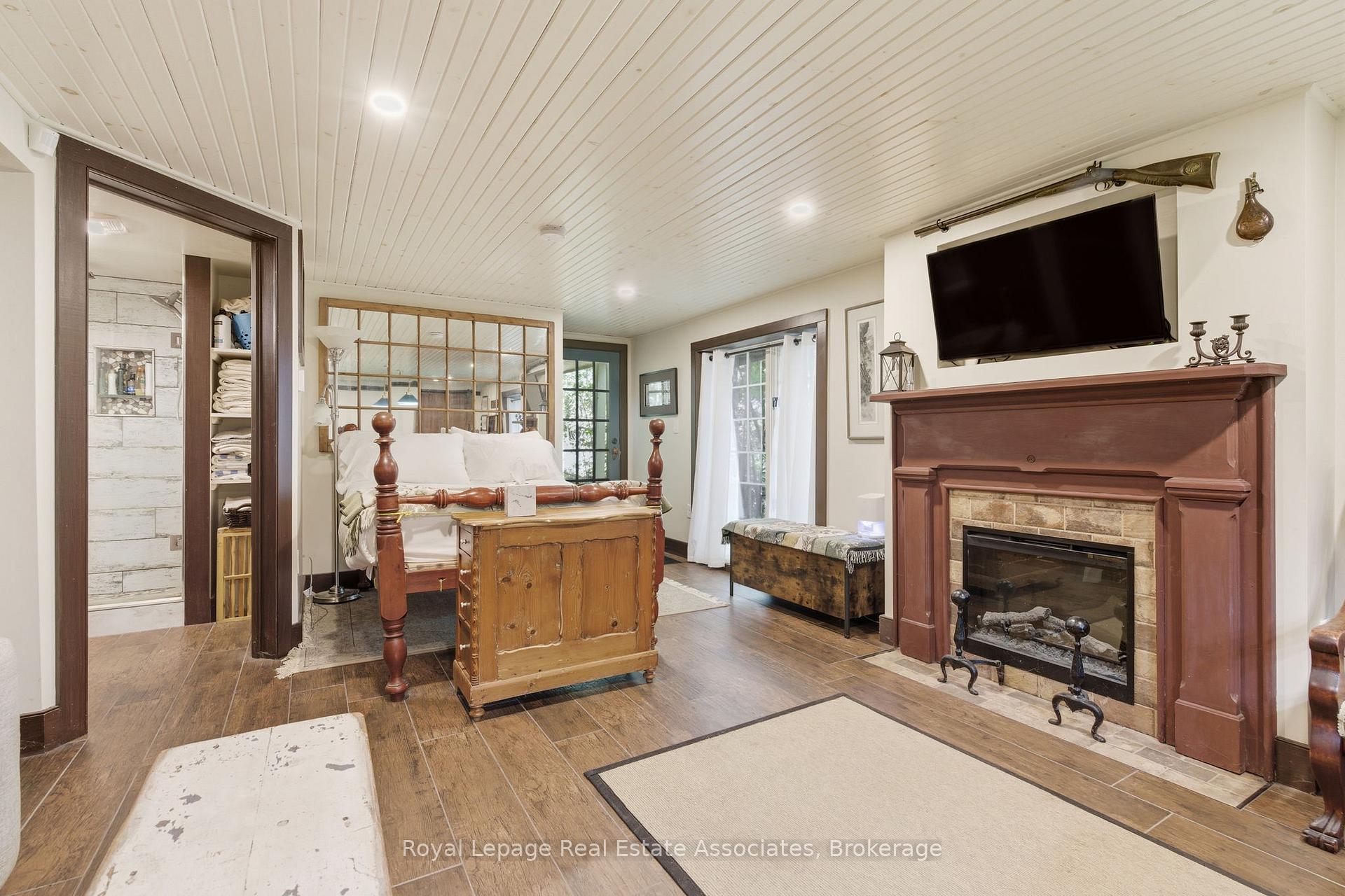 Photo 42 of 52 Grand River Street S, Brant, Paris — HOMEH