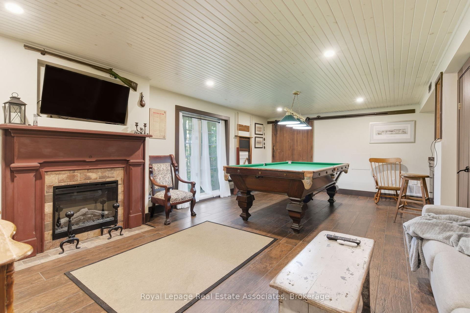Photo 43 of 52 Grand River Street S, Brant, Paris — HOMEH
