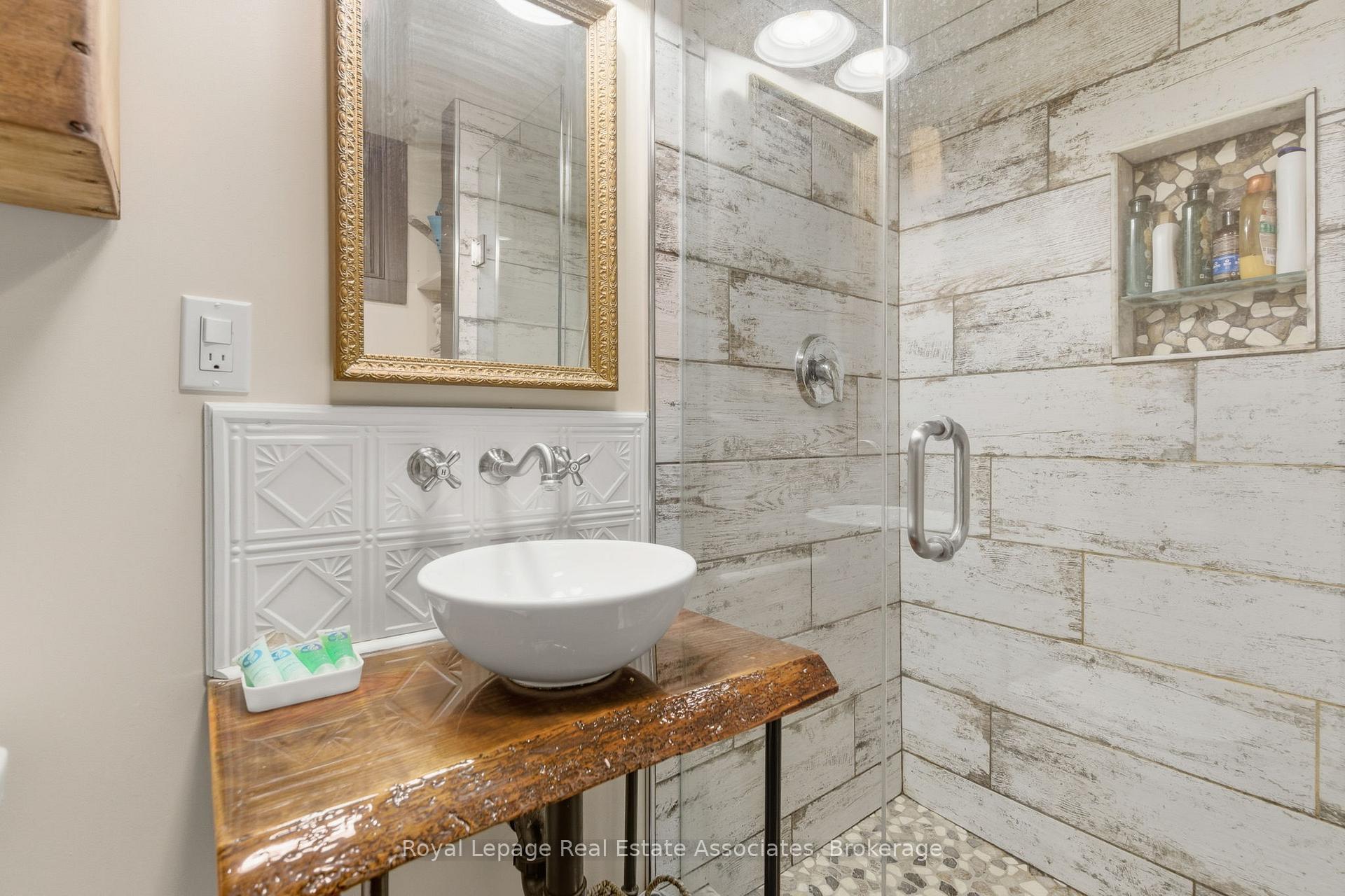 Photo 44 of 52 Grand River Street S, Brant, Paris — HOMEH