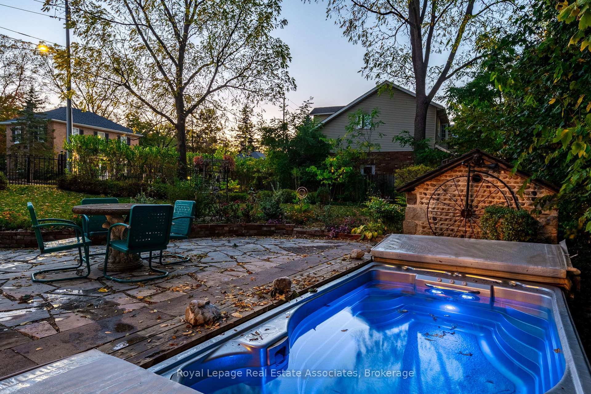 Photo 45 of 52 Grand River Street S, Brant, Paris — HOMEH