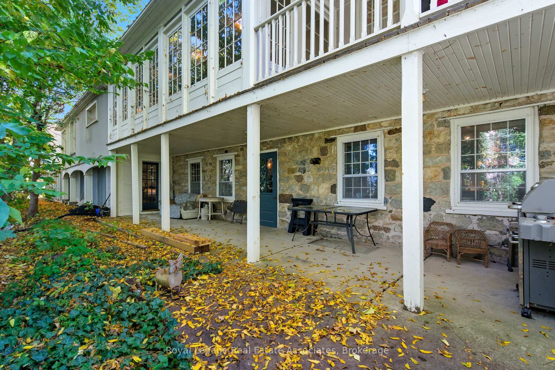 Photo 46 of 52 Grand River Street S, Brant, Paris — HOMEH