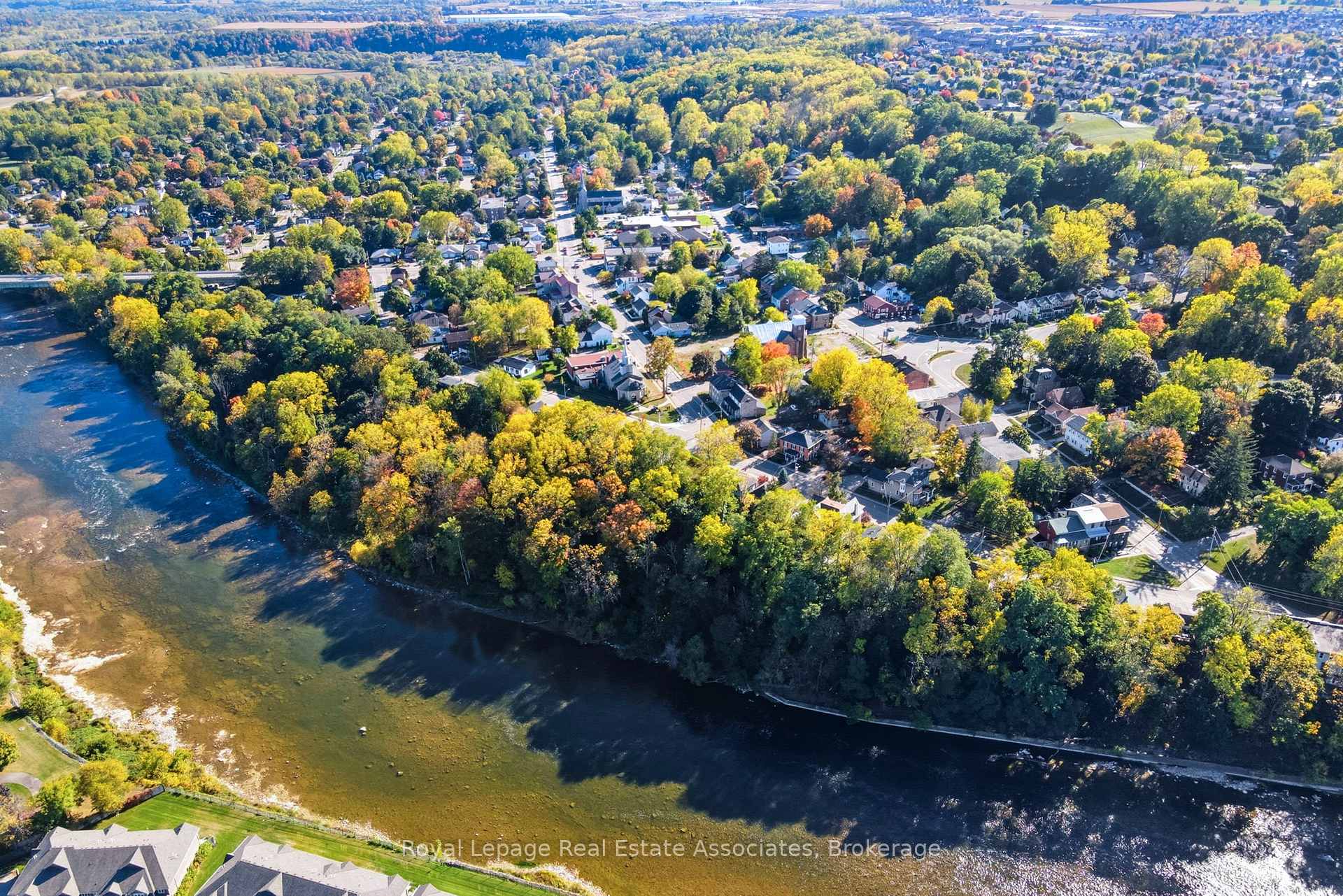 Photo 50 of 52 Grand River Street S, Brant, Paris — HOMEH