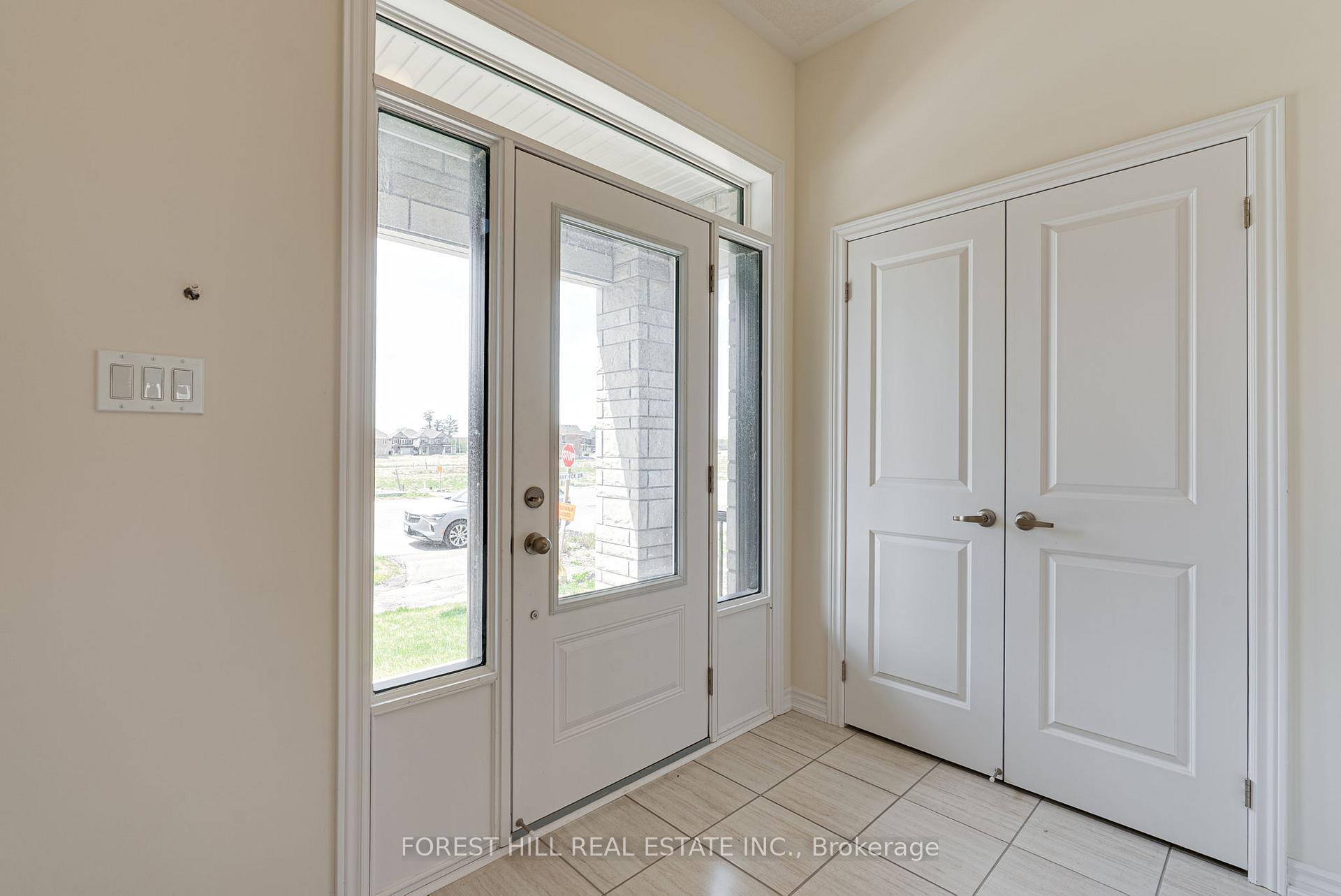 Photo 3 of 138 Terry Fox Drive, Barrie, Rural Barrie Southeast — HOMEH