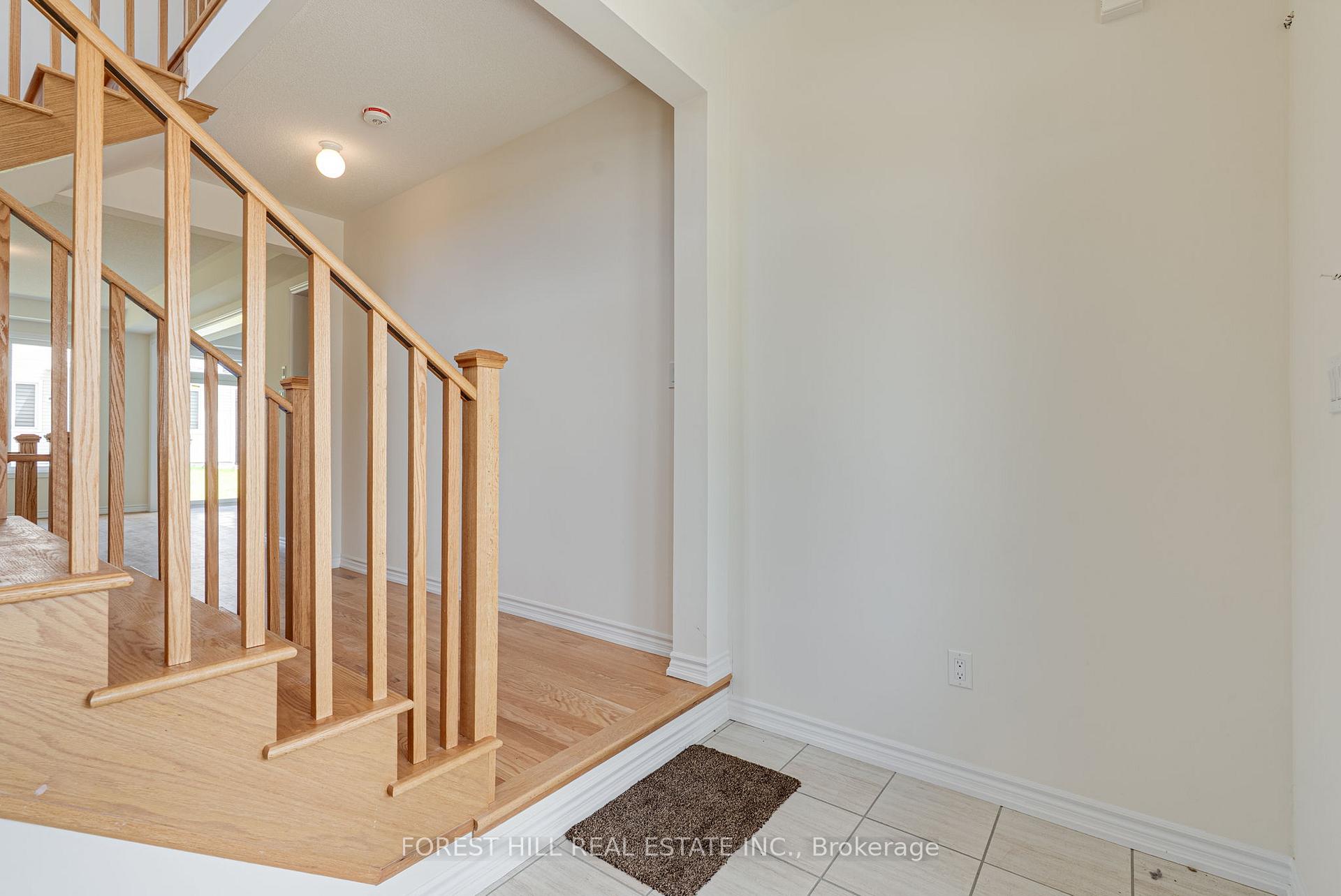 Photo 4 of 138 Terry Fox Drive, Barrie, Rural Barrie Southeast — HOMEH