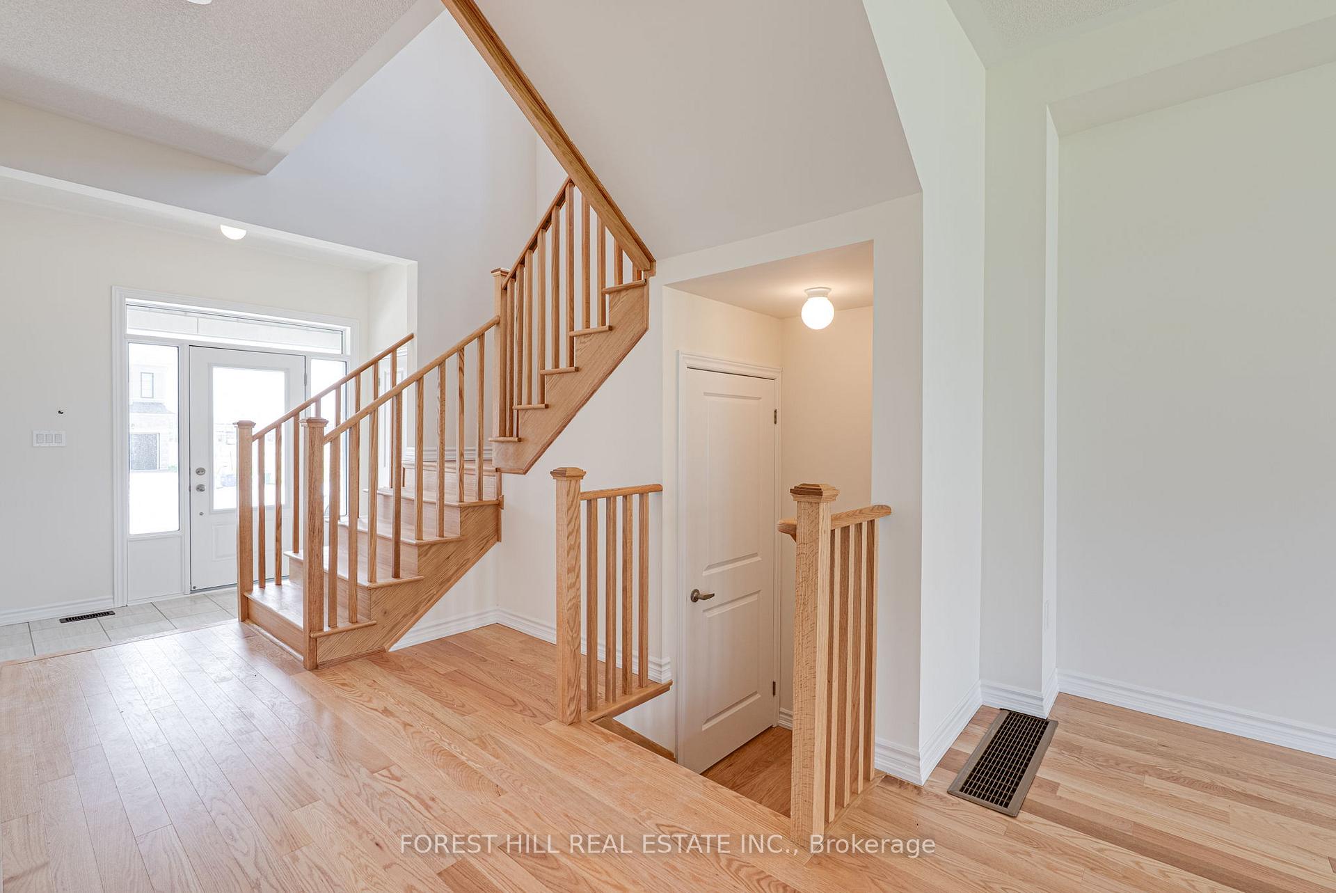Photo 5 of 138 Terry Fox Drive, Barrie, Rural Barrie Southeast — HOMEH