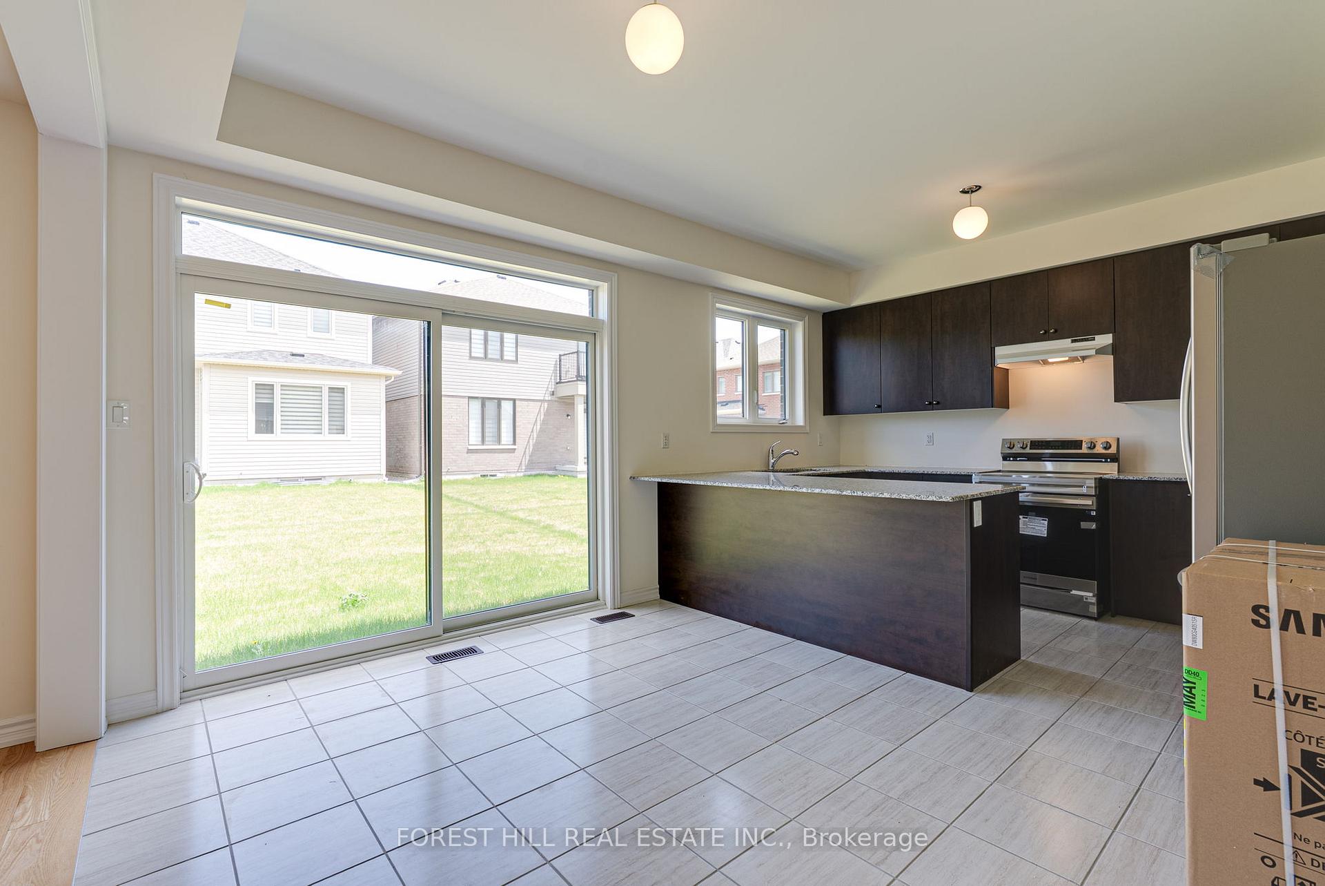 Photo 10 of 138 Terry Fox Drive, Barrie, Rural Barrie Southeast — HOMEH