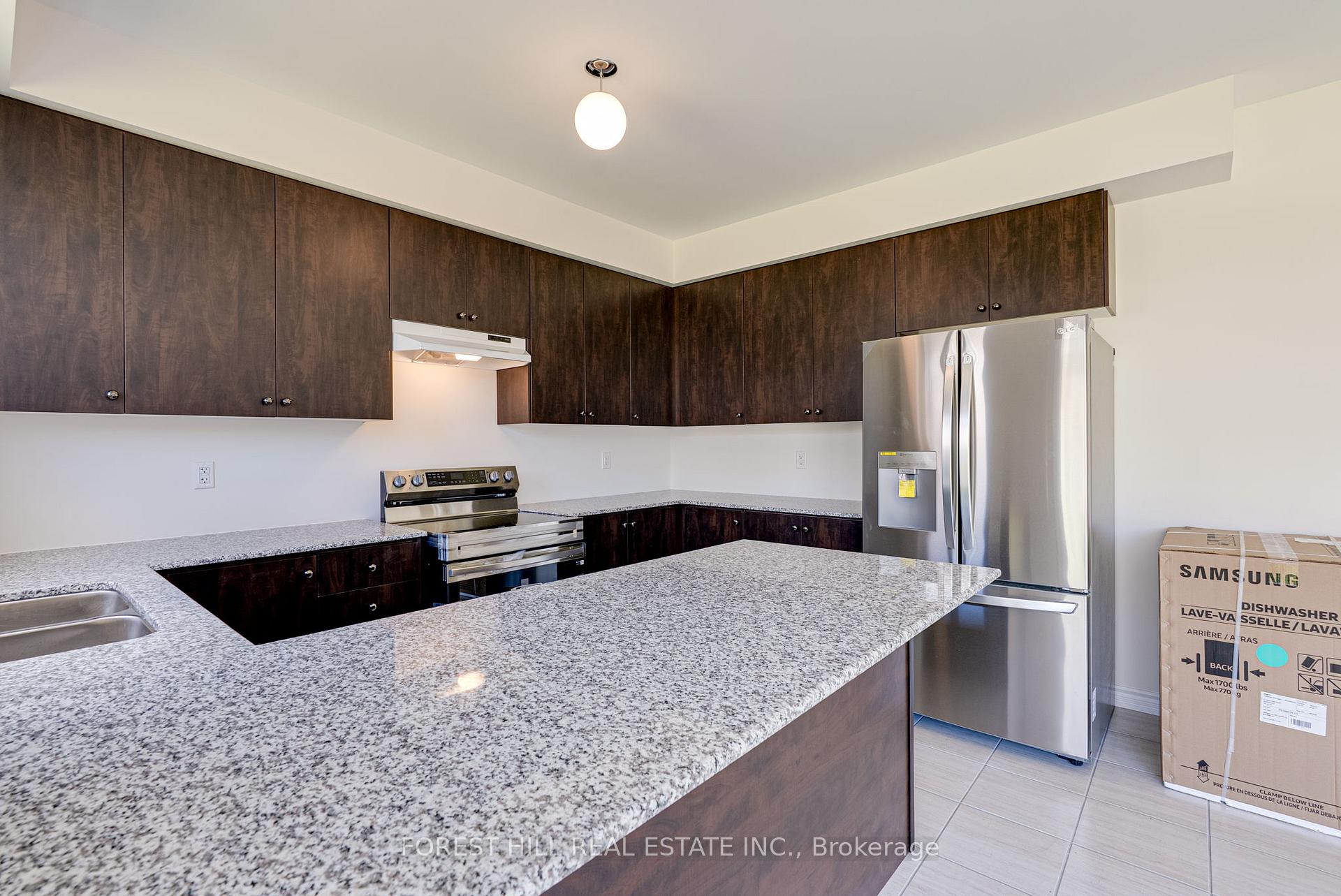 Photo 13 of 138 Terry Fox Drive, Barrie, Rural Barrie Southeast — HOMEH