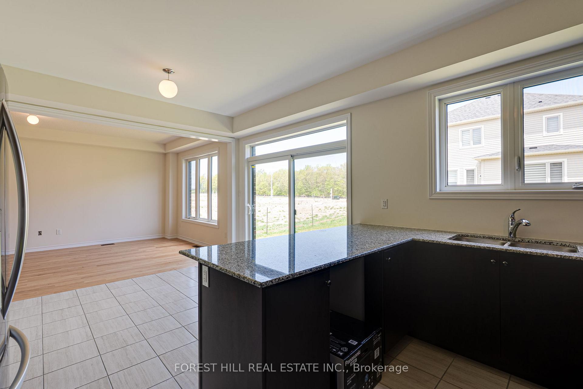 Photo 15 of 138 Terry Fox Drive, Barrie, Rural Barrie Southeast — HOMEH