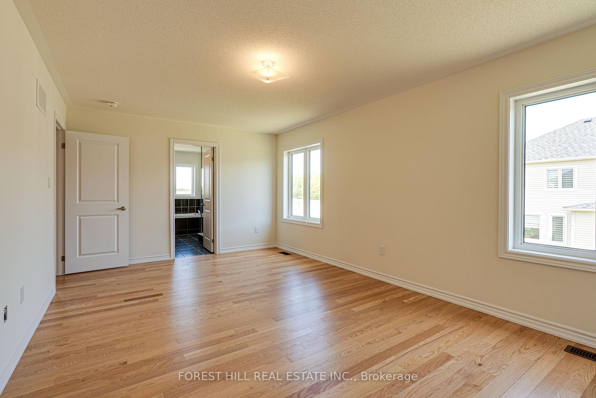 Photo 21 of 138 Terry Fox Drive, Barrie, Rural Barrie Southeast — HOMEH