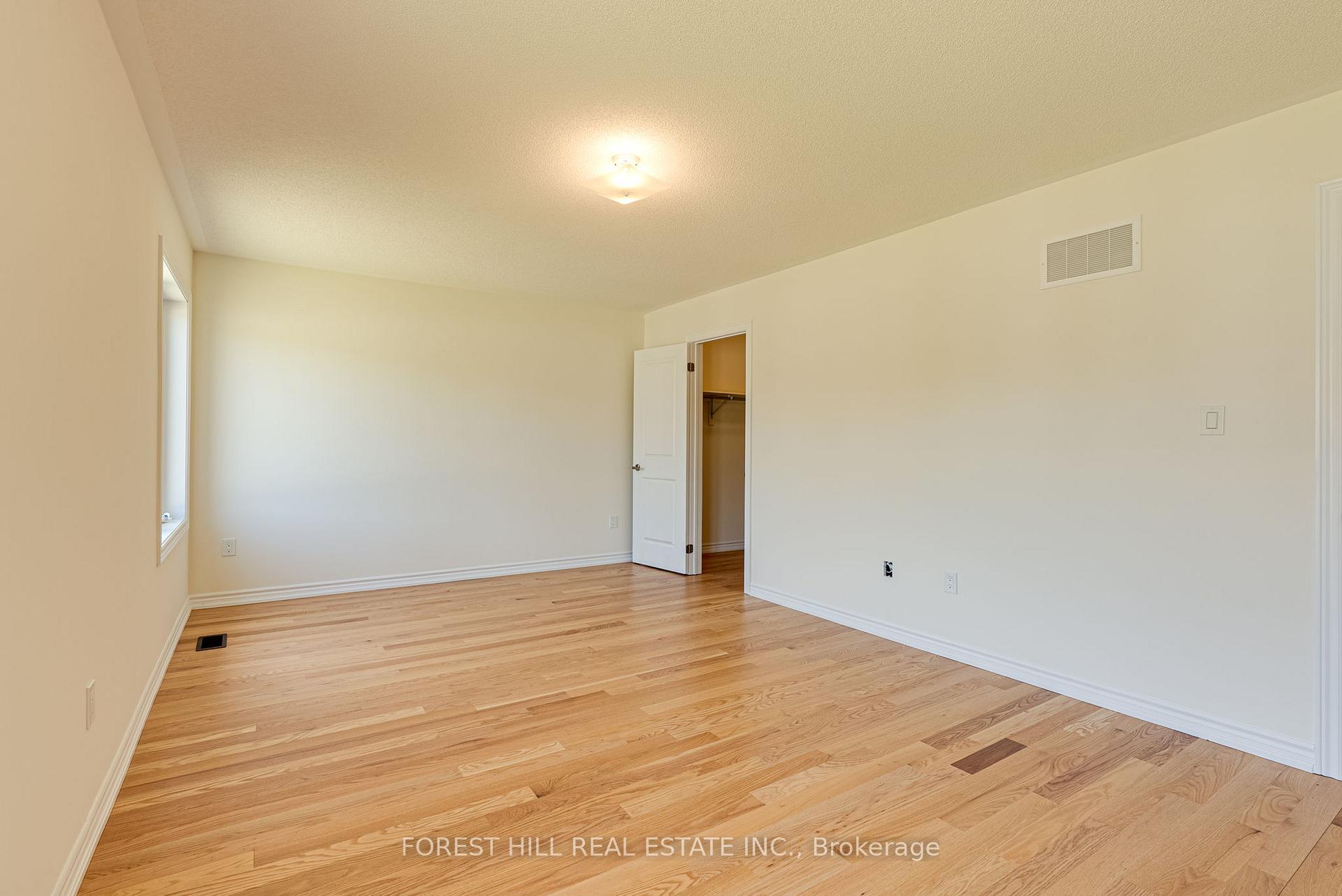 Photo 23 of 138 Terry Fox Drive, Barrie, Rural Barrie Southeast — HOMEH