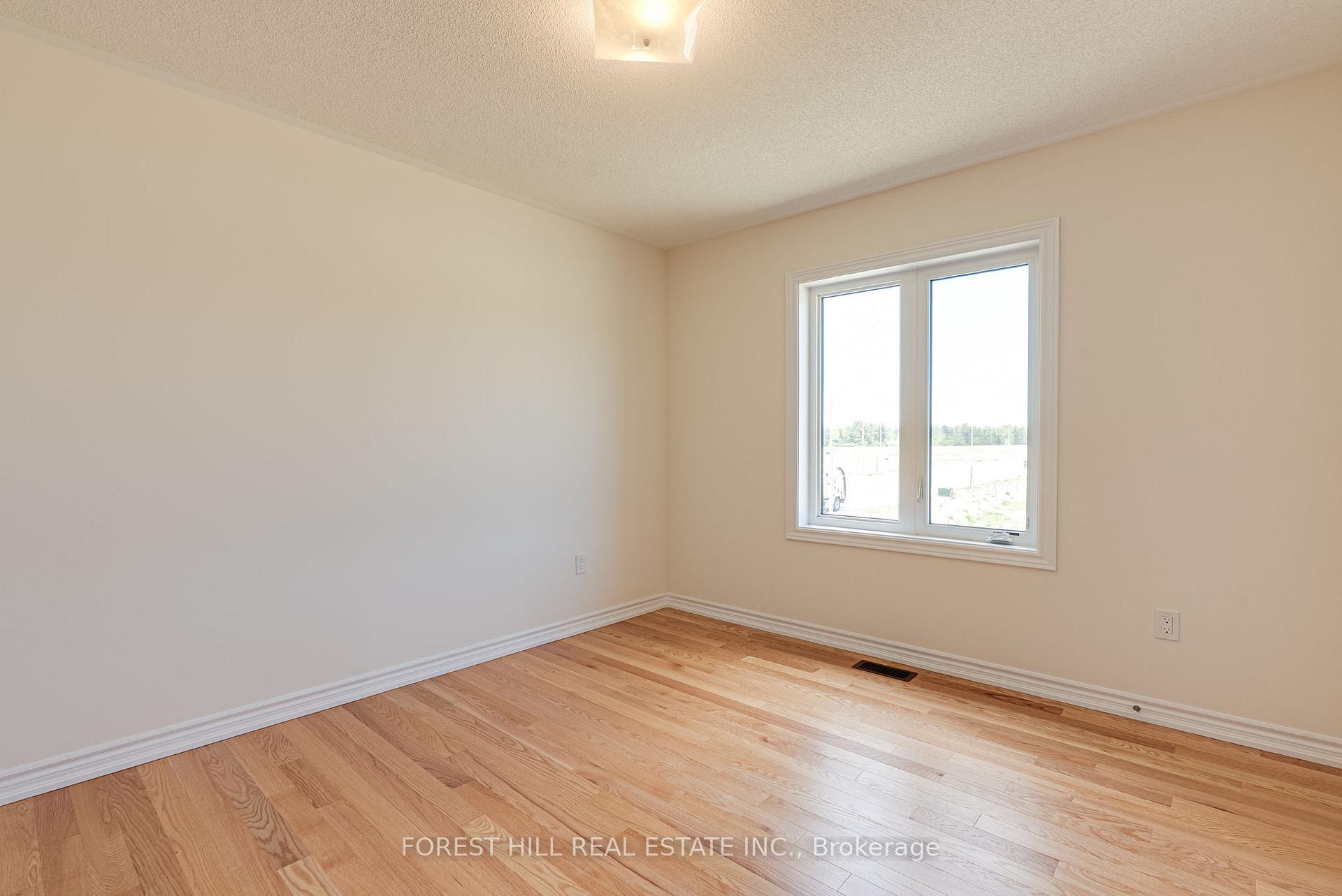 Photo 29 of 138 Terry Fox Drive, Barrie, Rural Barrie Southeast — HOMEH