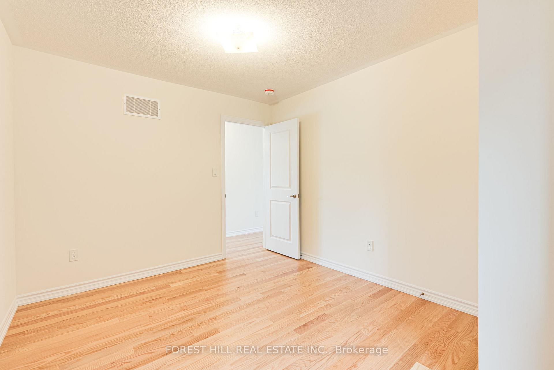 Photo 34 of 138 Terry Fox Drive, Barrie, Rural Barrie Southeast — HOMEH