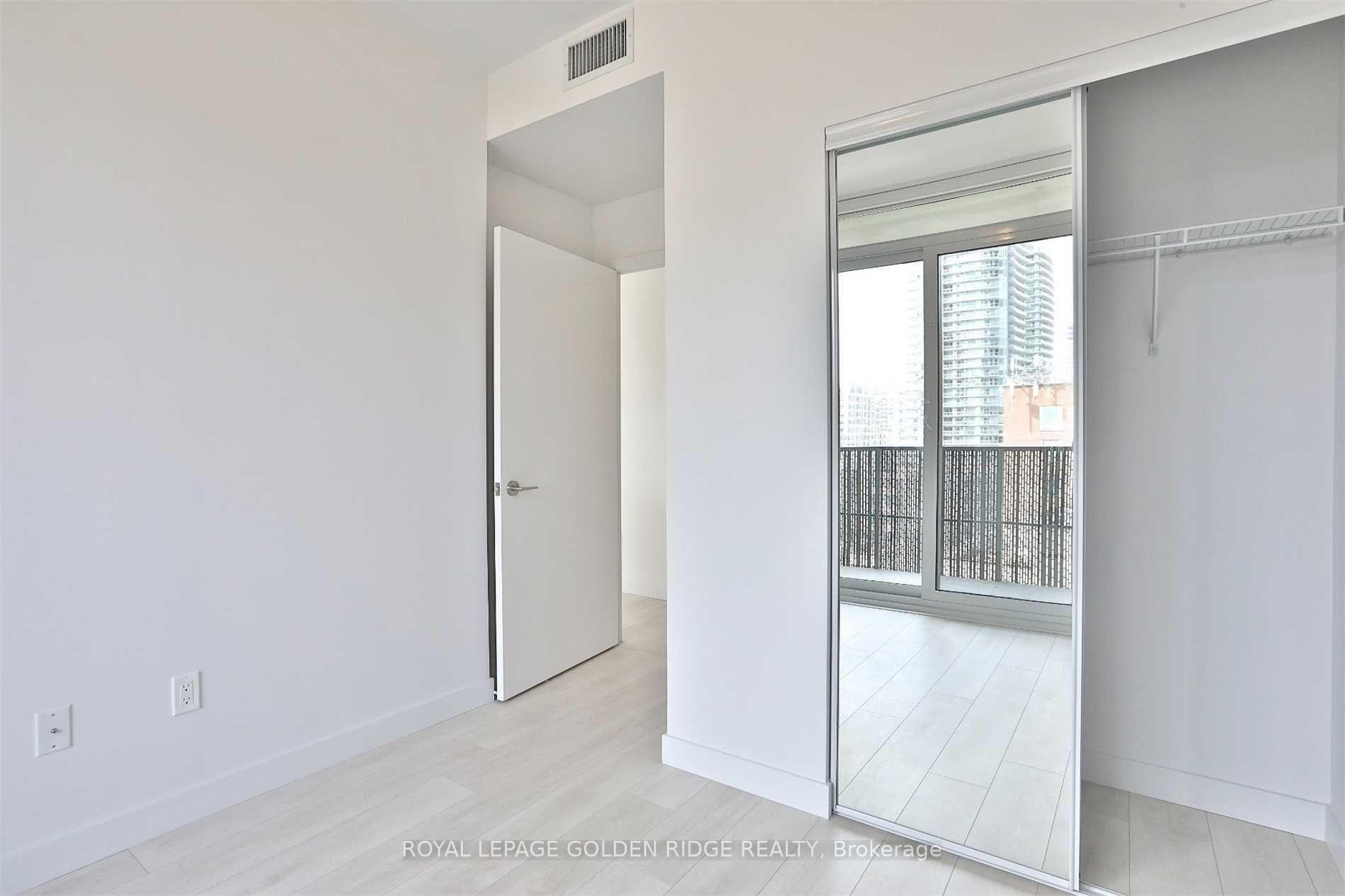 Photo 8 of Unit #2011, 8 Eglinton Avenue E, Toronto, Mount Pleasant West — HOMEH