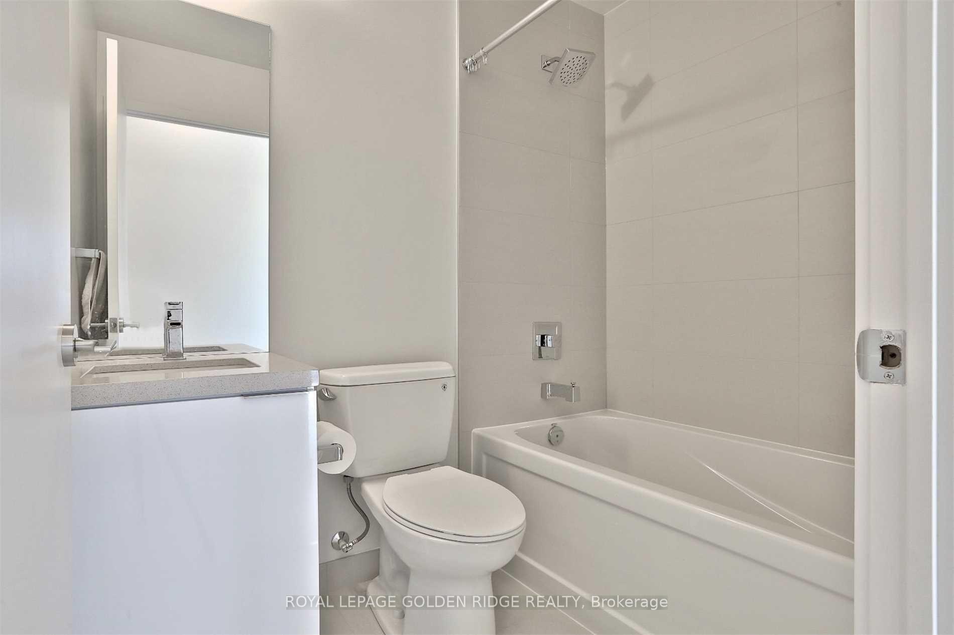 Photo 4 of Unit #2011, 8 Eglinton Avenue E, Toronto, Mount Pleasant West — HOMEH