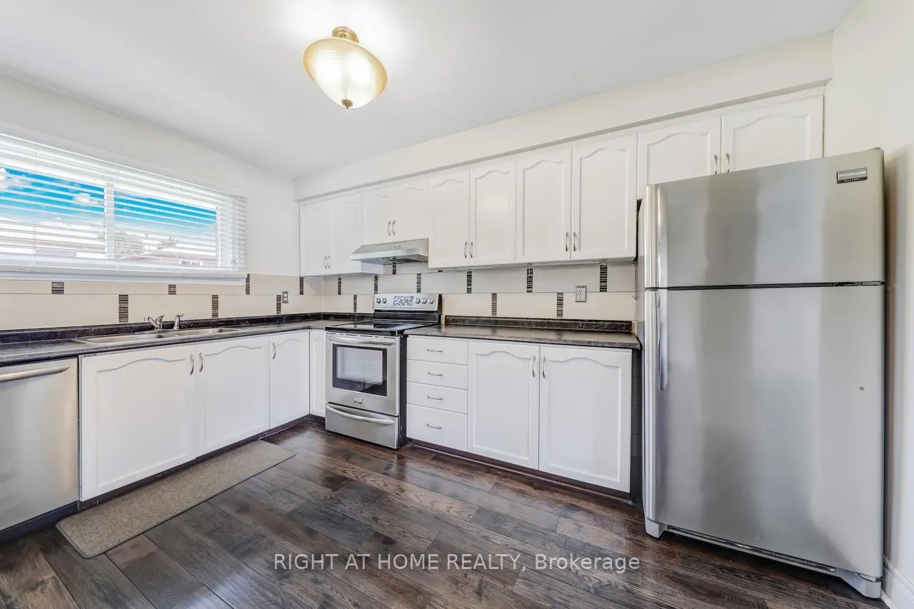 Photo 2 of Unit 9, 9 Ashton Crescent, Brampton, Central Park — HOMEH