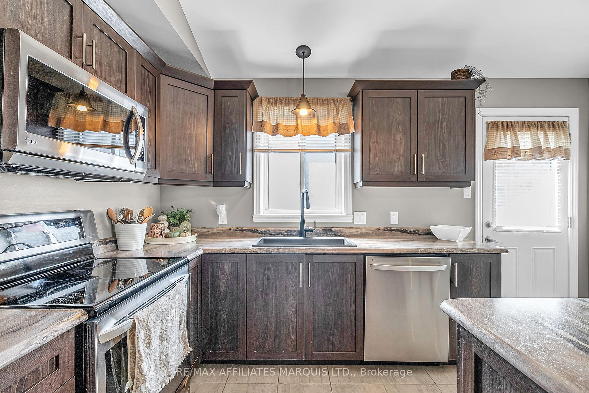 Photo 9 of 46 Mercier Avenue, Cornwall — HOMEH