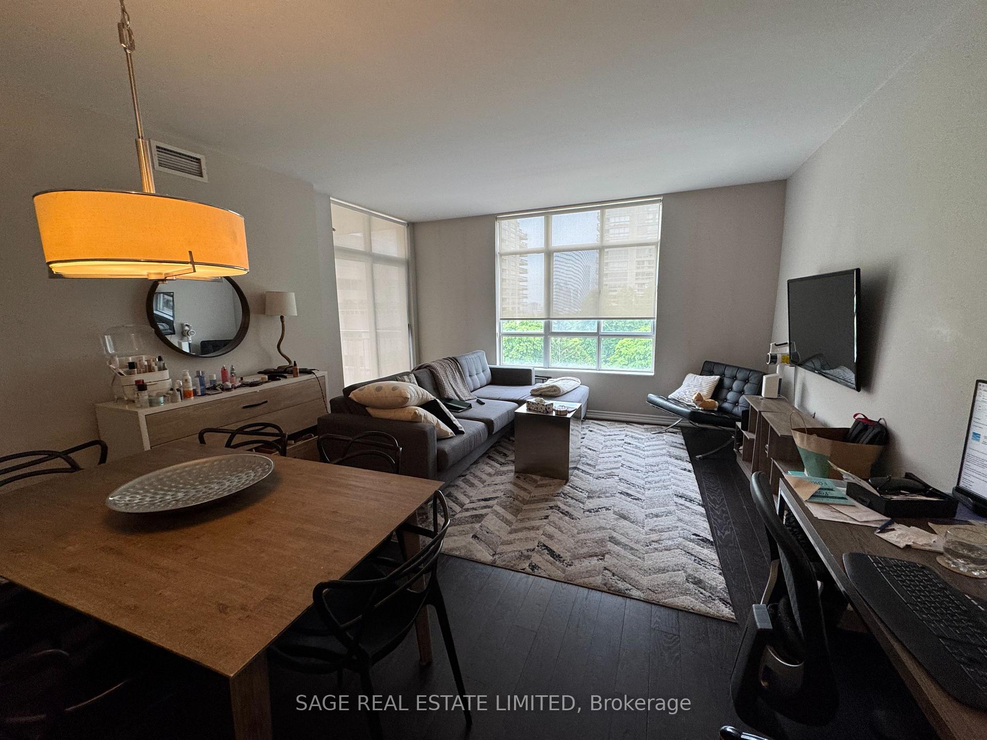 Front of Unit 803, 1 Deer Park Crescent
