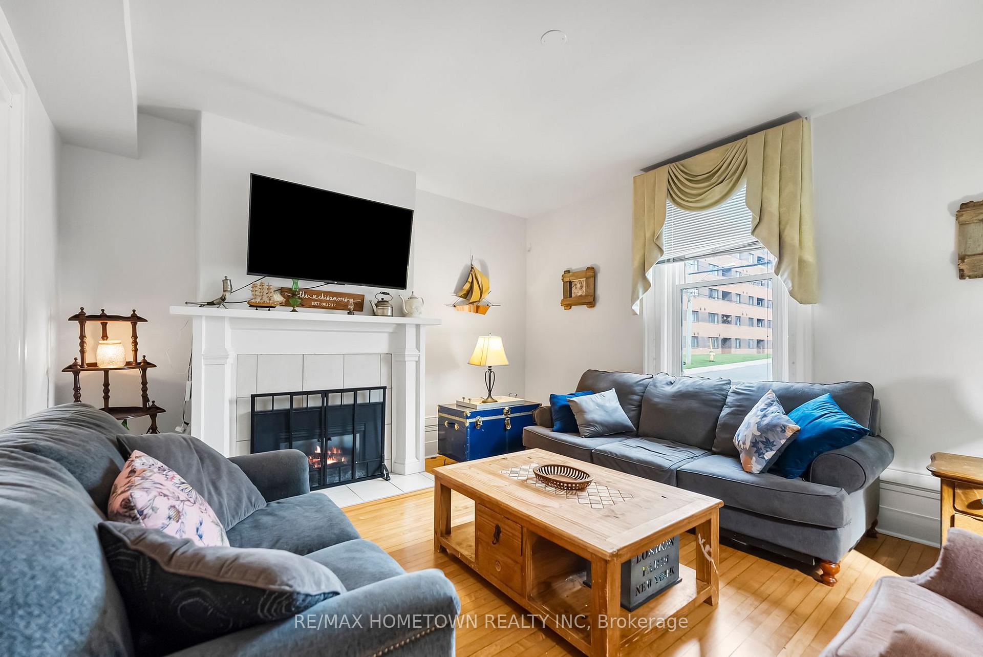 Photo 8 of 22 James Street E, Brockville — HOMEH