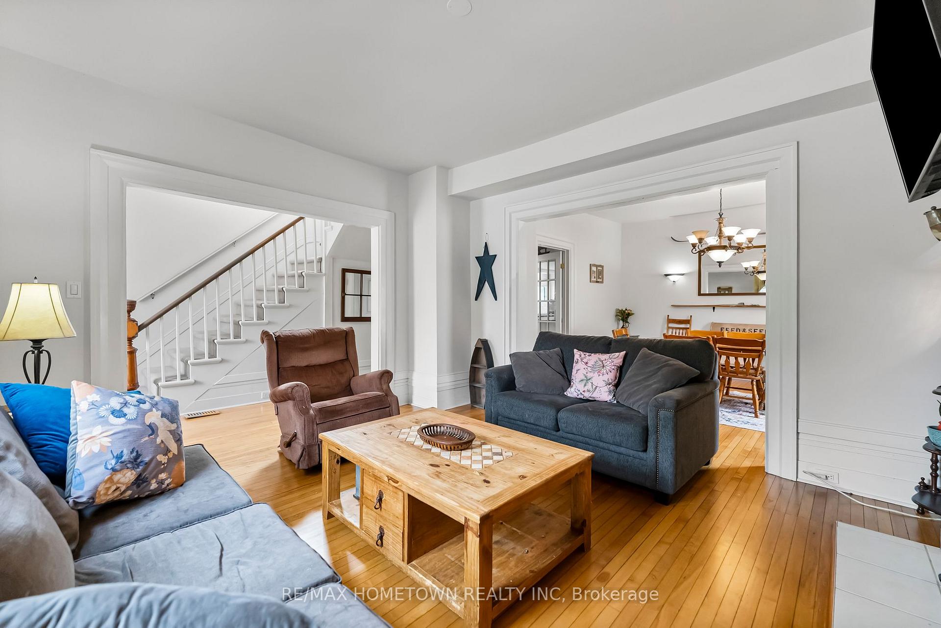 Photo 10 of 22 James Street E, Brockville — HOMEH
