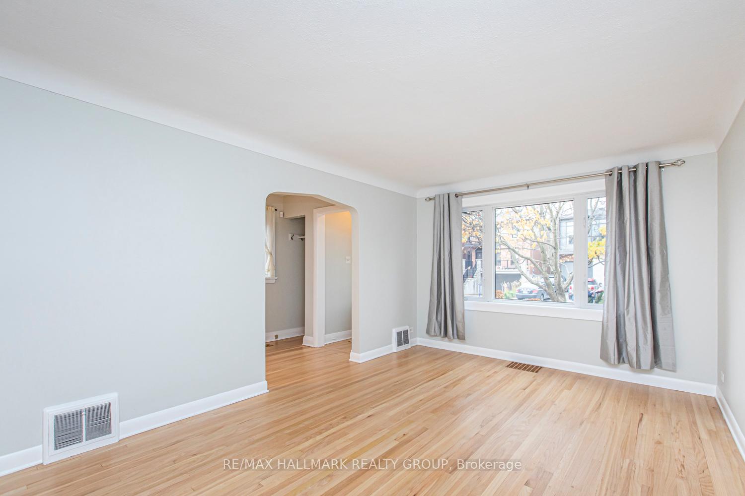 Photo 4 of 519 Cole Avenue, Ottawa, McKellar/Highland — HOMEH