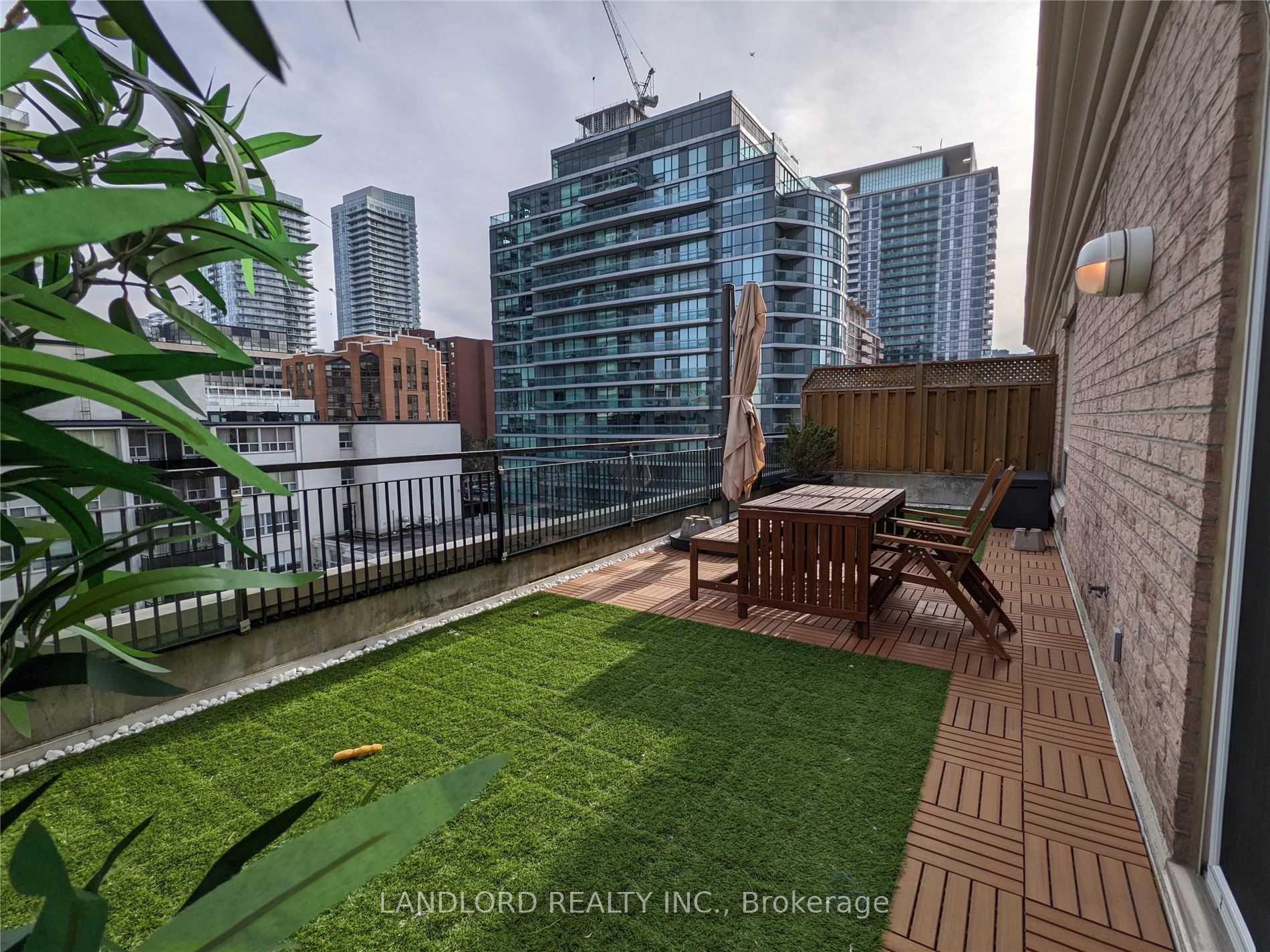 Photo 6 of Unit PH9, 188 Redpath Avenue, Toronto, Mount Pleasant West — HOMEH
