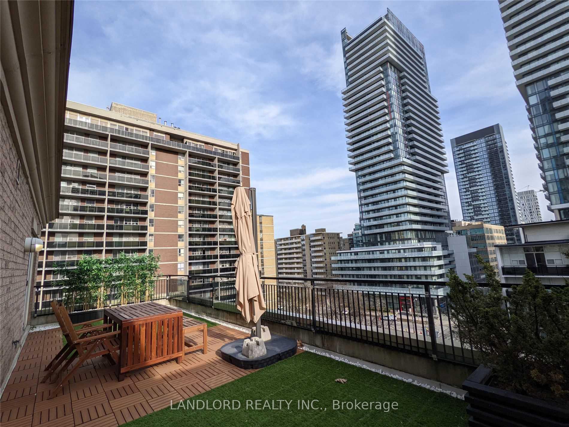Photo 4 of Unit PH9, 188 Redpath Avenue, Toronto, Mount Pleasant West — HOMEH
