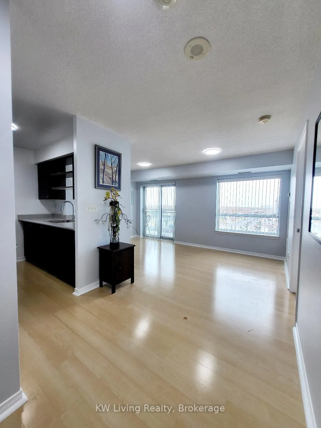 Photo 8 of Unit 810, 215 Queen Street E, Brampton, Queen Street Corridor — HOMEH