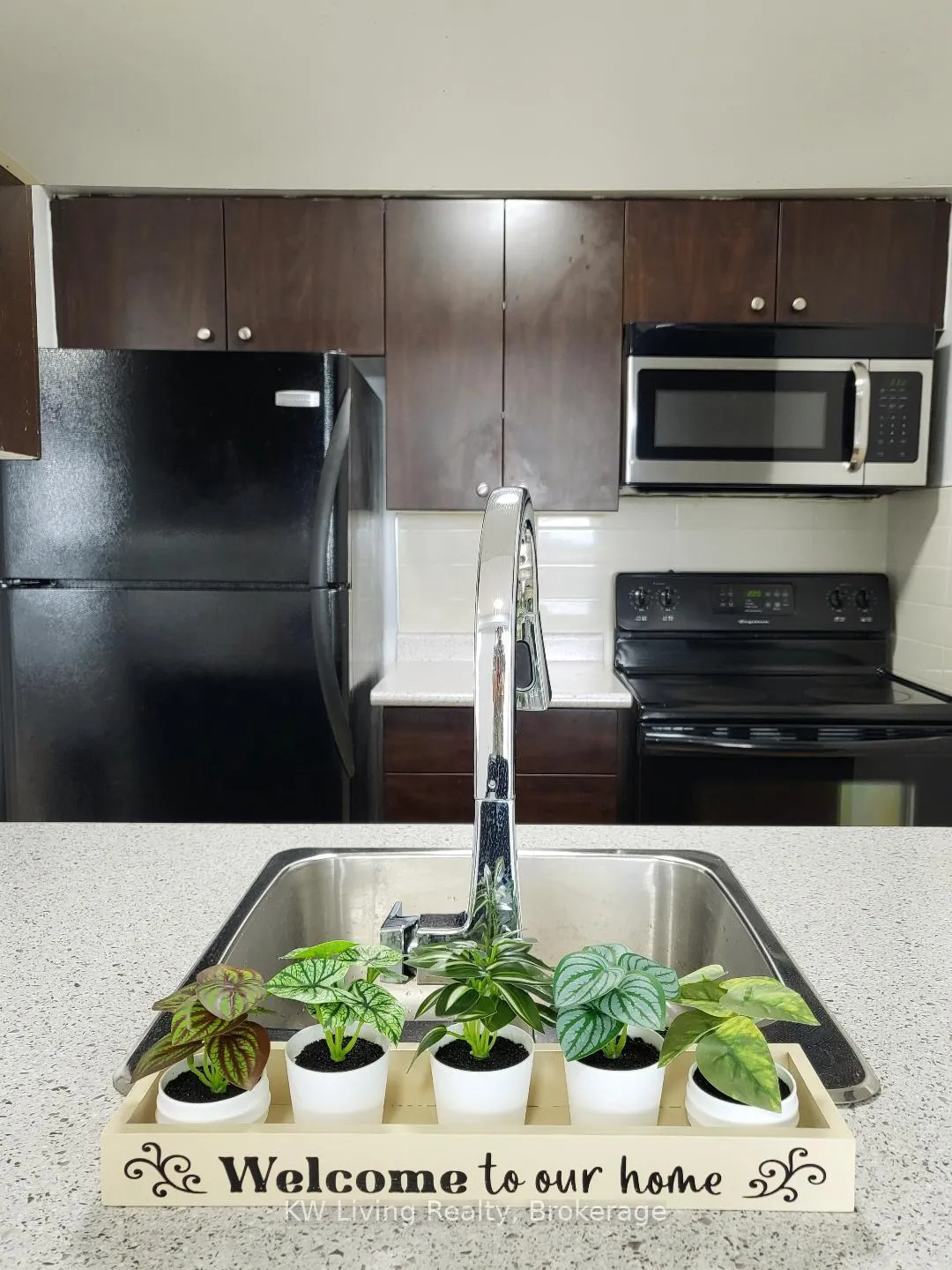 Photo 13 of Unit 810, 215 Queen Street E, Brampton, Queen Street Corridor — HOMEH