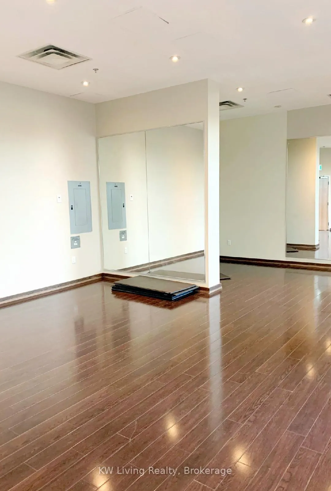 Photo 25 of Unit 810, 215 Queen Street E, Brampton, Queen Street Corridor — HOMEH