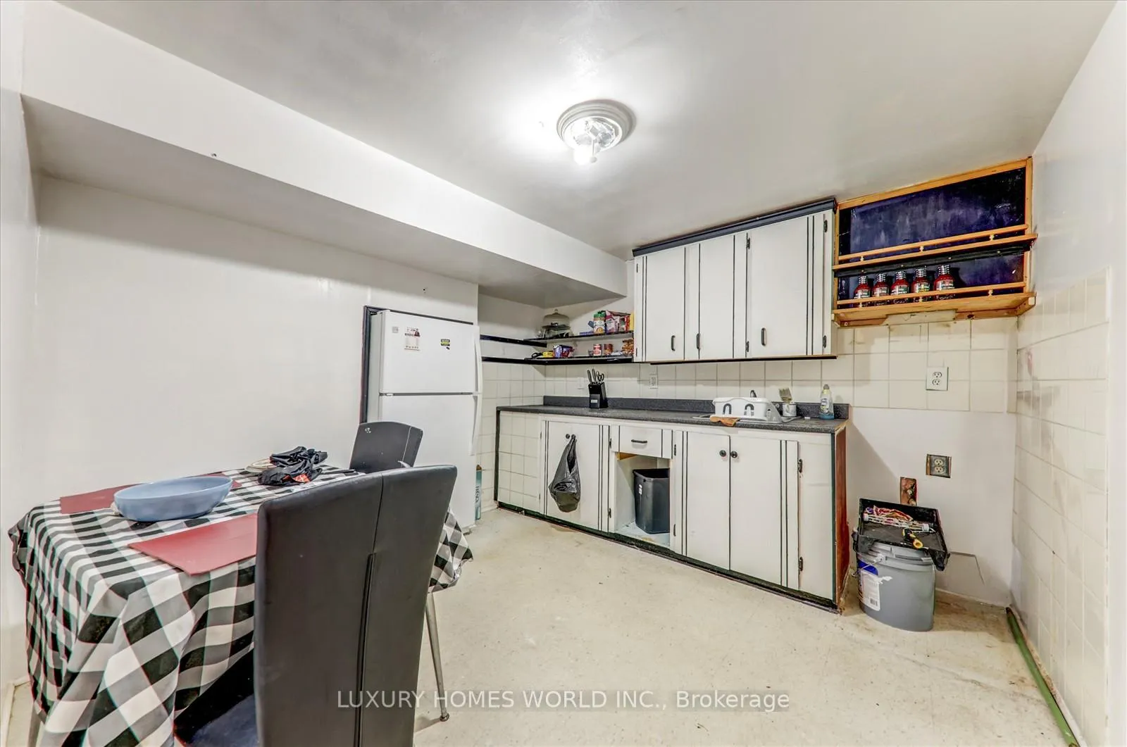 Photo 18 of 301 Archdekin Drive, Brampton, Madoc — HOMEH