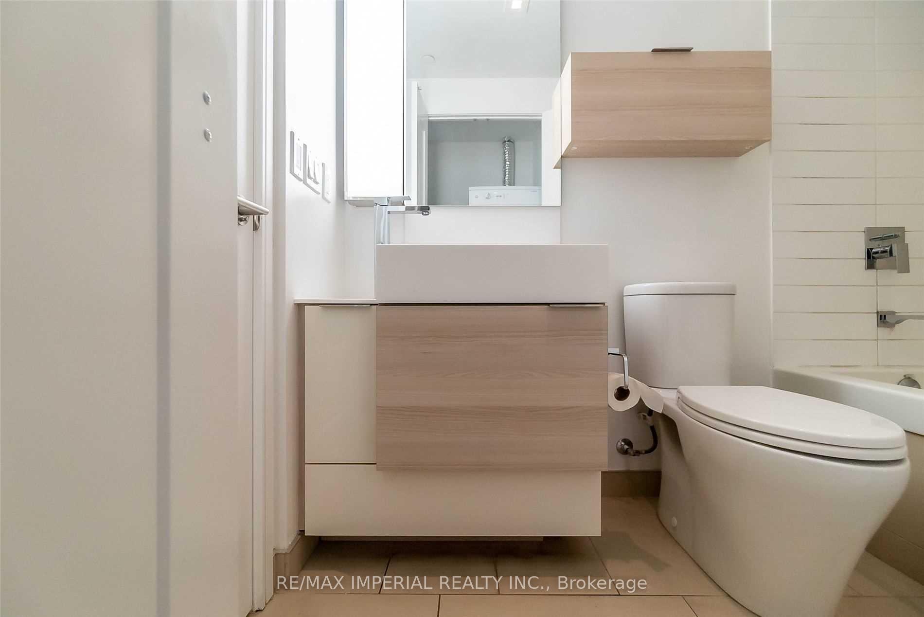 Photo 8 of Unit 1306, 88 Scott Street, Toronto, Church-Yonge Corridor — HOMEH