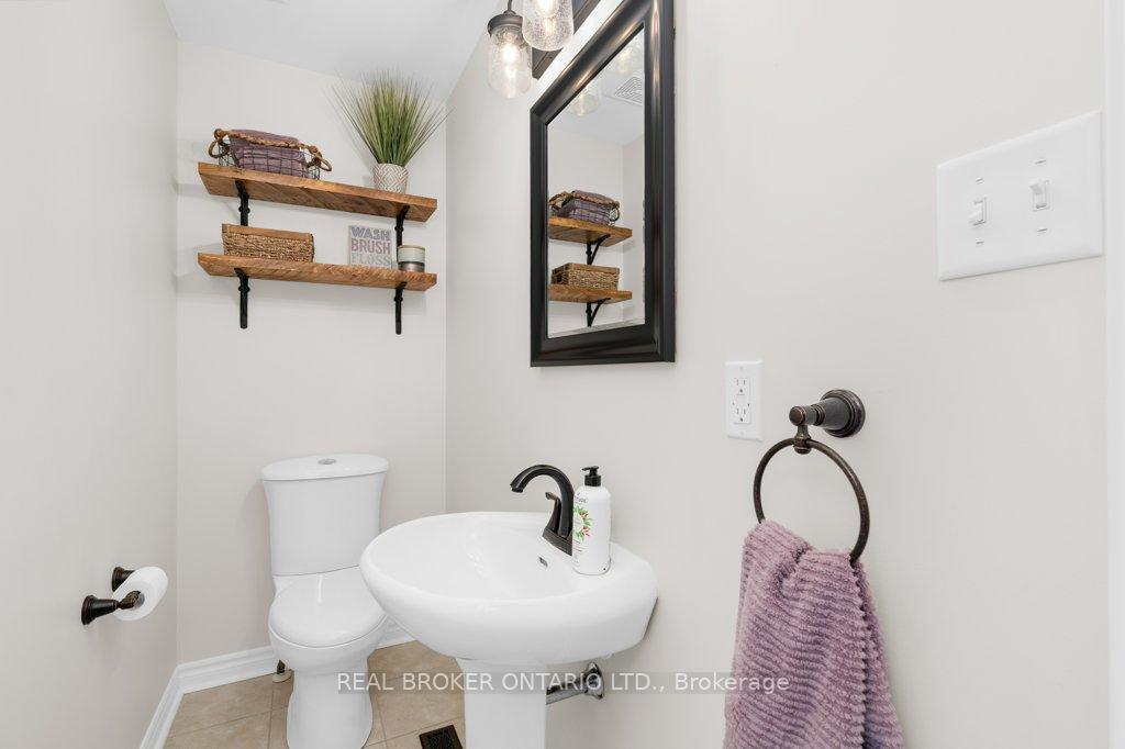 Photo 17 of 105 Banting Crescent, Essa, Angus — HOMEH