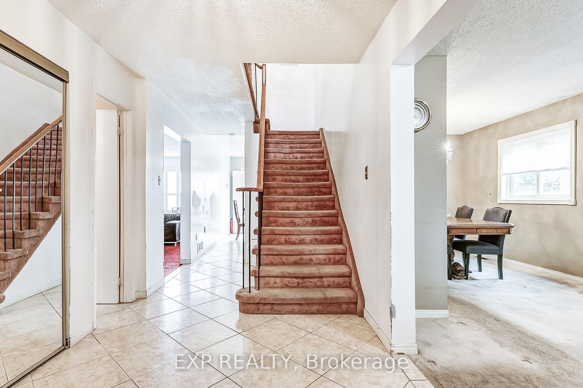 Photo 4 of 19 Blackburn Crescent, Ajax, Central — HOMEH