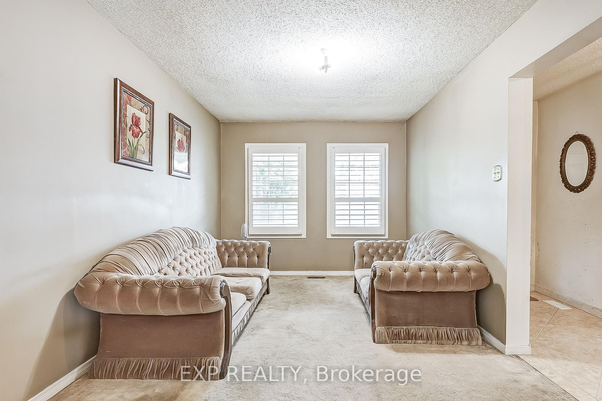 Photo 5 of 19 Blackburn Crescent, Ajax, Central — HOMEH