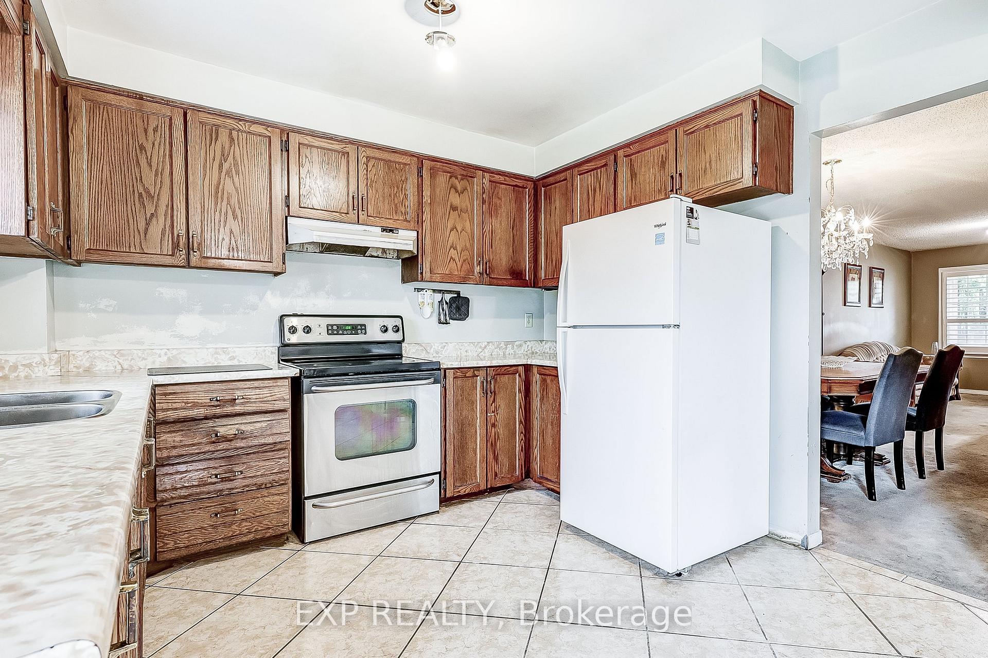 Photo 9 of 19 Blackburn Crescent, Ajax, Central — HOMEH